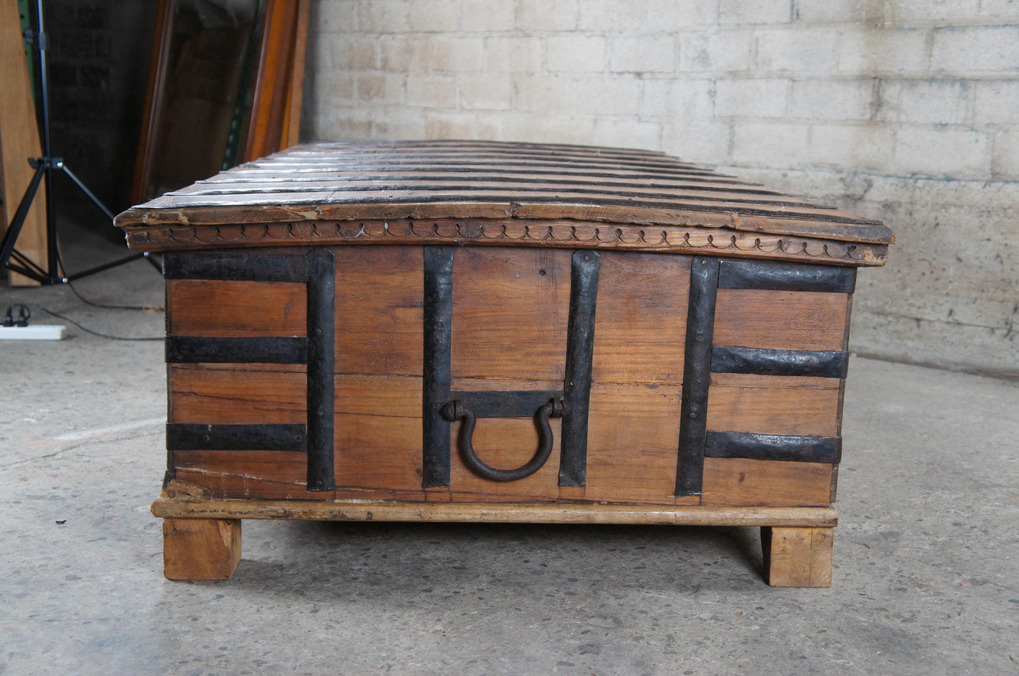 Large Anglo-Indian Raj Reclaimed Teak & Iron Dome Top Storage Trunk Coffee Table For Sale 2
