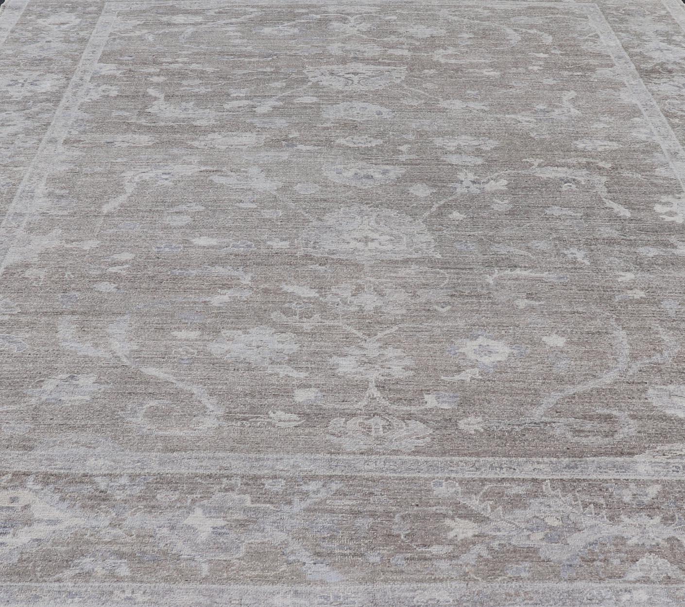 Oushak grande de angora con diseño floral integral y fondo marrón verdoso Lana en venta