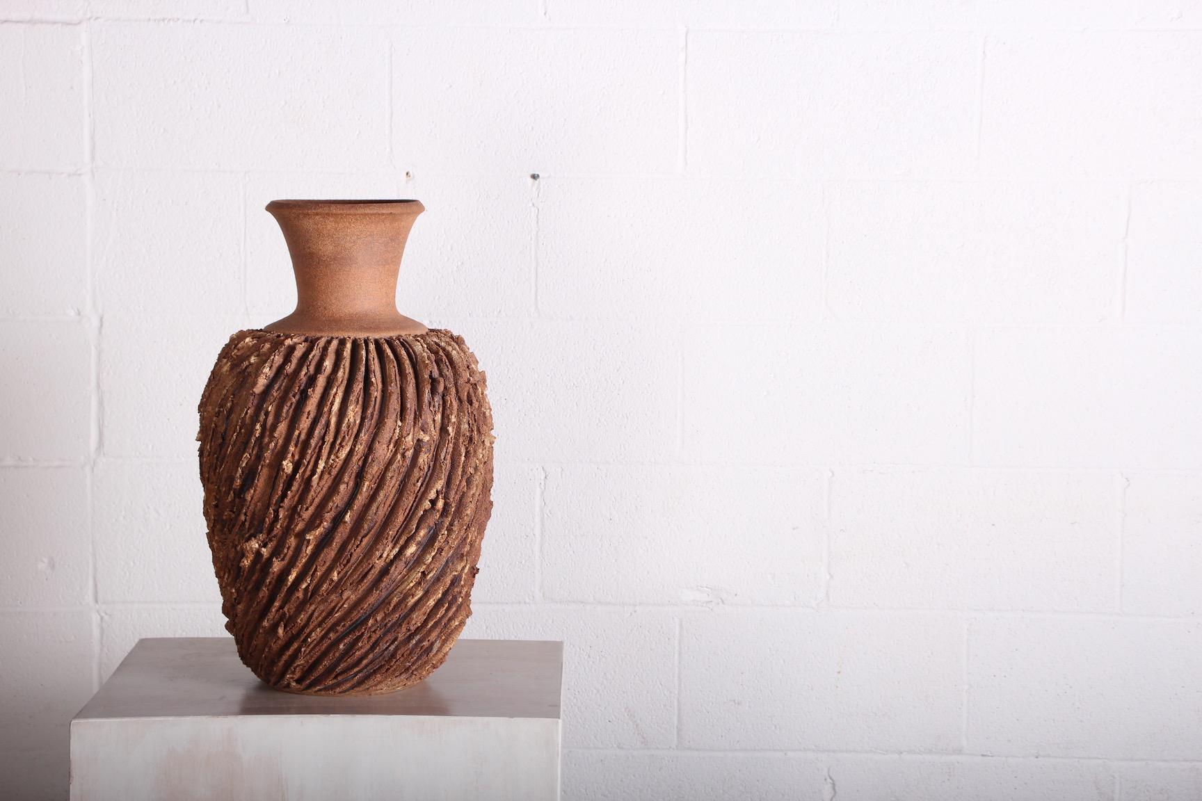 Grand vase en céramique Anne Goldman en vente 6