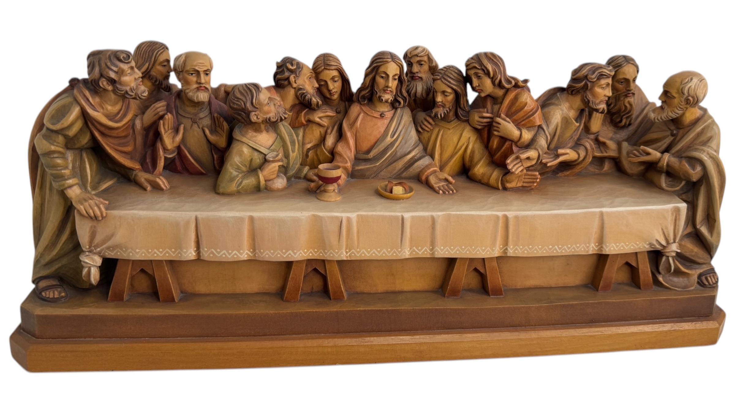 Cette sculpture en bois vintage d'ANRI est une belle œuvre d'art représentant 