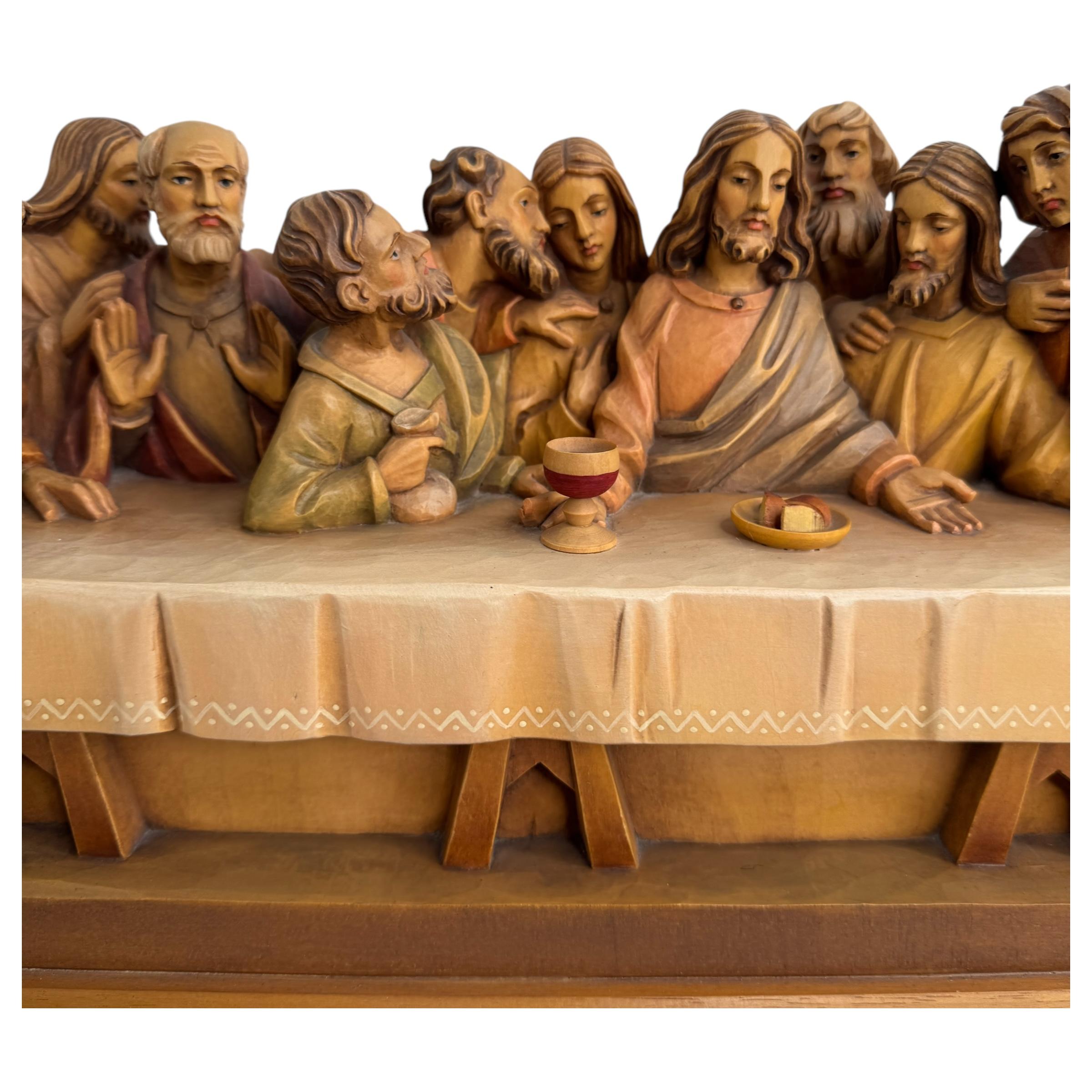 Fin du 20e siècle Grande sculpture en bois sculpté ANRI Last Supper By Osvaldo Moroder 1980s or older en vente