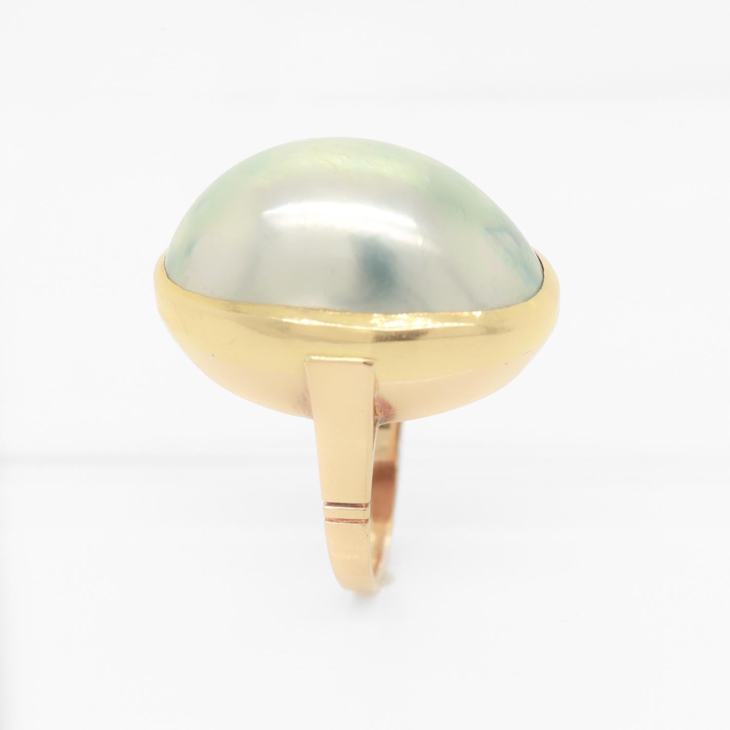 Large Antique 14K Gold & Mabe Pearl Cocktail Ring In Good Condition For Sale In Philadelphia, PA