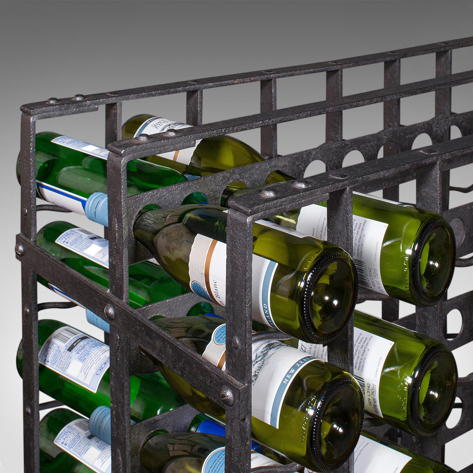 Großes antikes 160 Flaschen Chateau Weinregal, französisches Eisen, Kellerständer, viktorianisch im Angebot 3