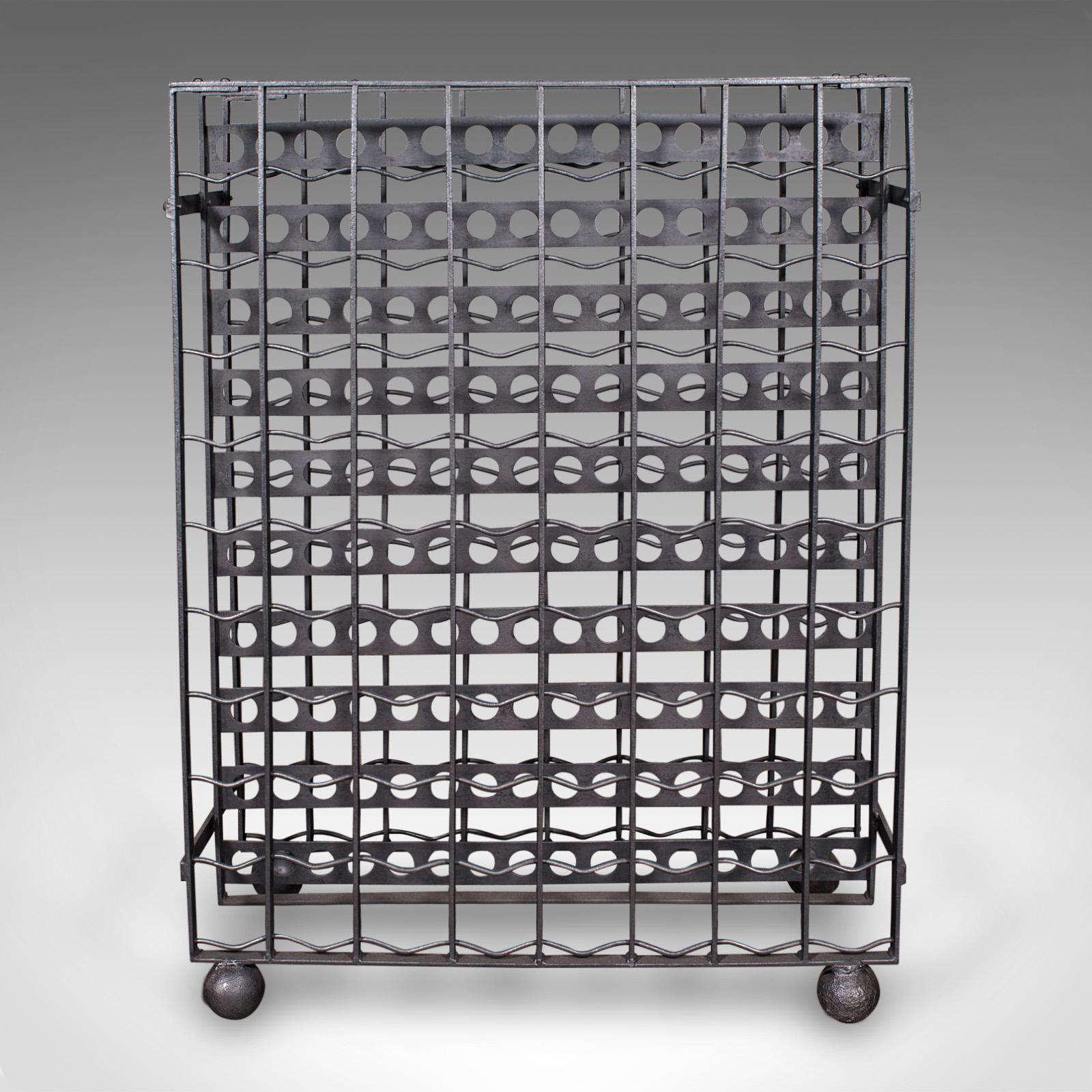 Großes antikes 160 Flaschen Chateau Weinregal, französisches Eisen, Kellerständer, viktorianisch (Französisch) im Angebot