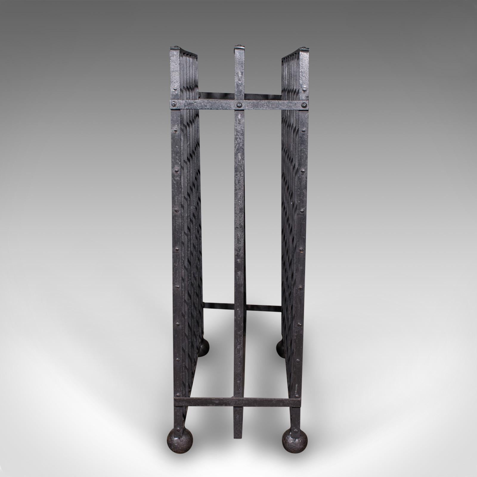 Großes antikes 160 Flaschen Chateau Weinregal, französisches Eisen, Kellerständer, viktorianisch im Zustand „Gut“ im Angebot in Hele, Devon, GB