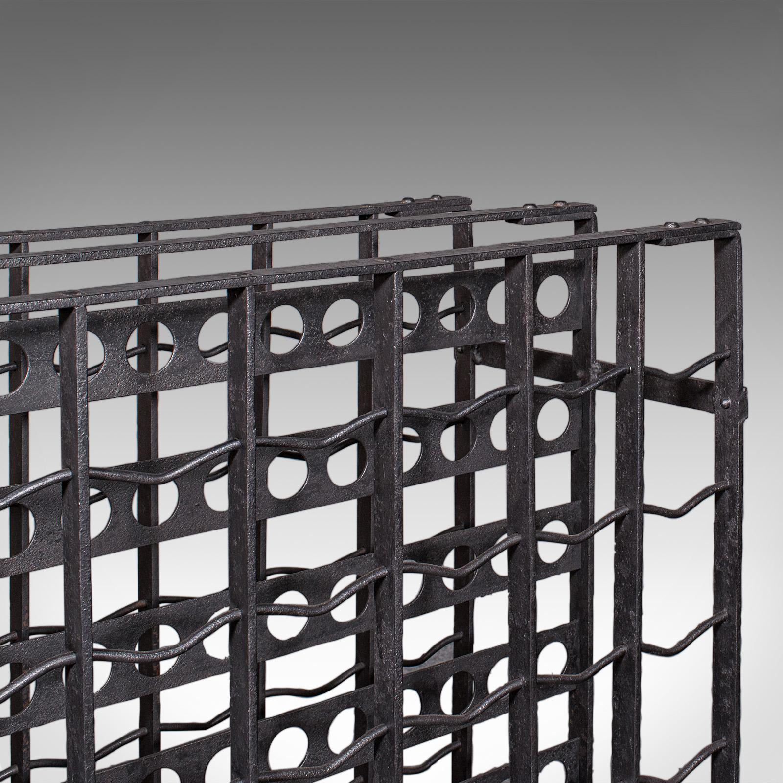 Großes antikes 160 Flaschen Chateau Weinregal, französisches Eisen, Kellerständer, viktorianisch (Schmiedeeisen) im Angebot