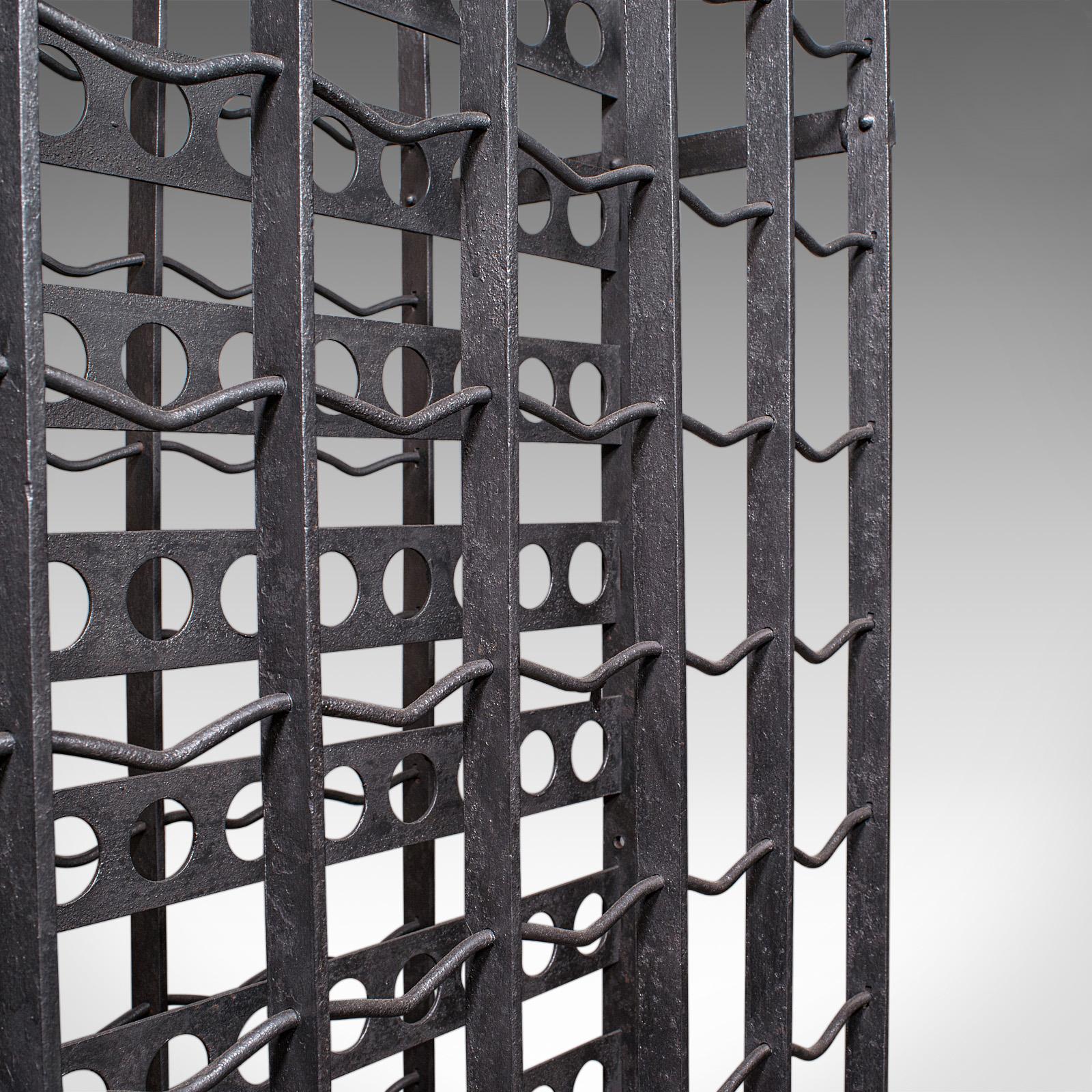 Großes antikes 160 Flaschen Chateau Weinregal, französisches Eisen, Kellerständer, viktorianisch im Angebot 1