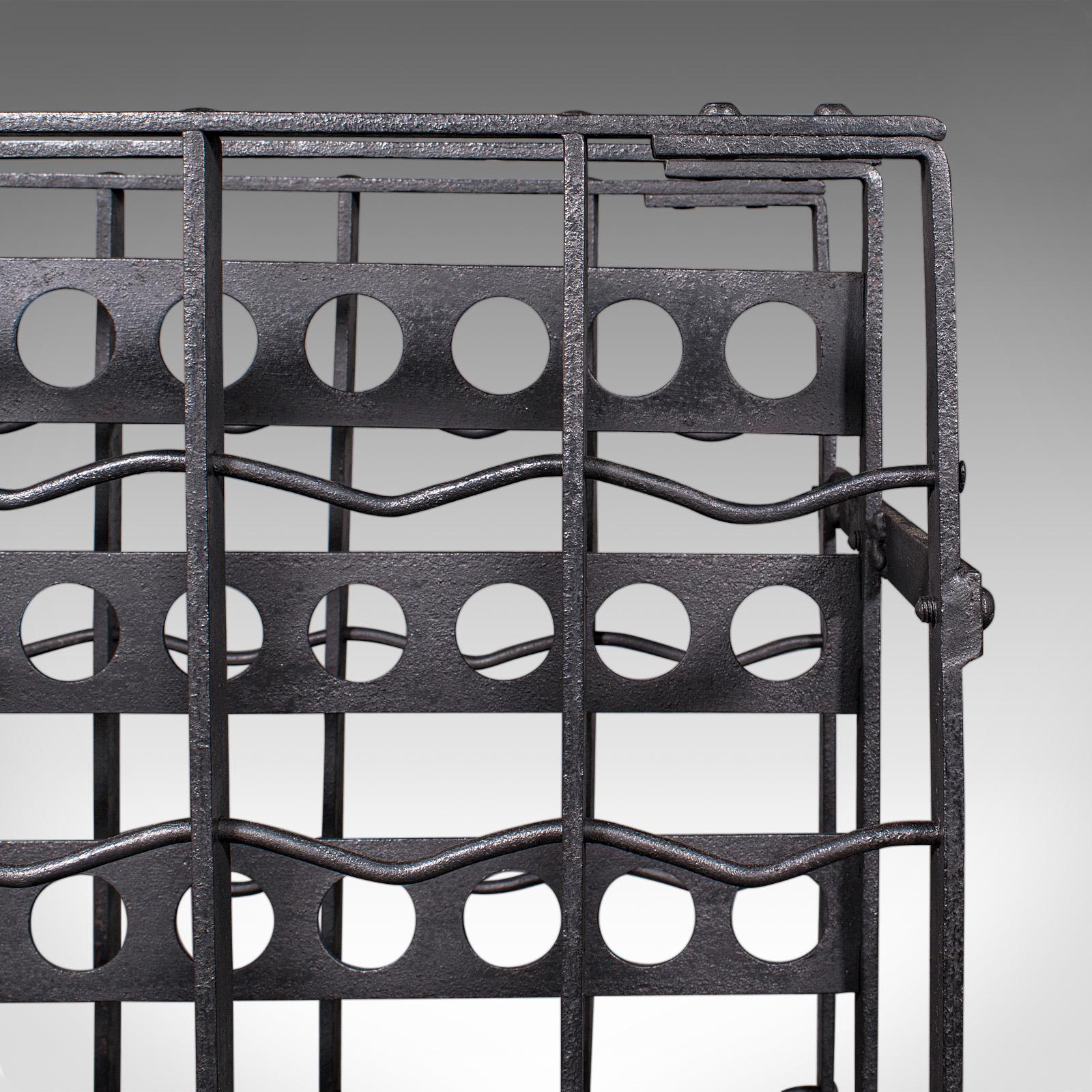 Großes antikes 160 Flaschen Chateau Weinregal, französisches Eisen, Kellerständer, viktorianisch im Angebot 2