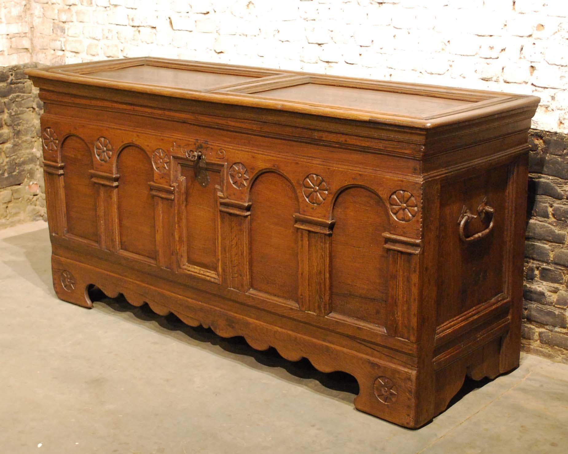 Large Antique 17th Century Hand Carved Oak Dutch Renaissance Chest In Good Condition For Sale In Casteren, NL