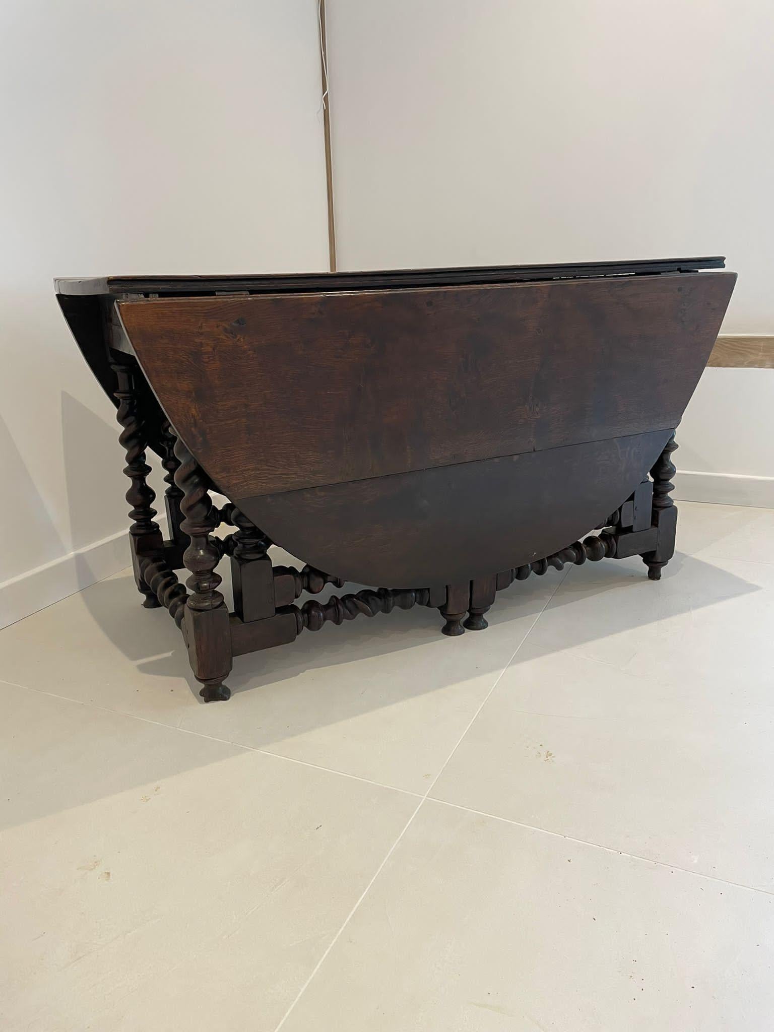 Charles II Grande table ancienne à double porte en chêne de qualité du 17ème siècle en vente