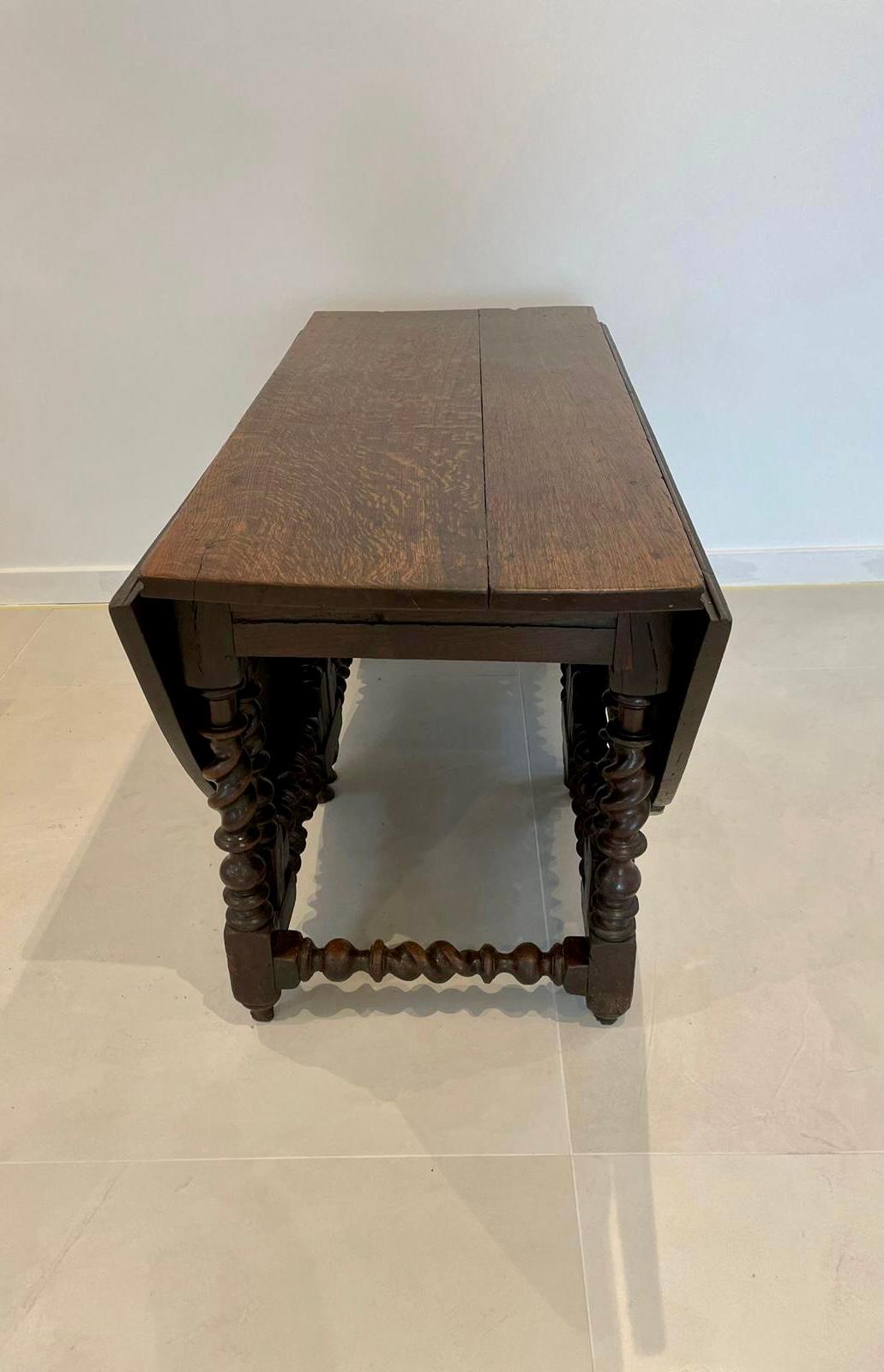 Large Antique 17th Century Quality Oak Double Gate Leg Table In Good Condition For Sale In Suffolk, GB