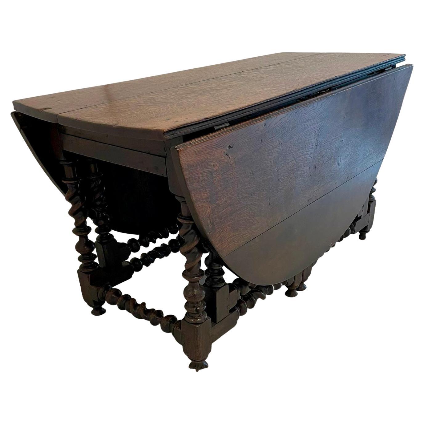 Großer antiker Eichenholztisch mit doppeltem Torbein aus dem 17. Jahrhundert