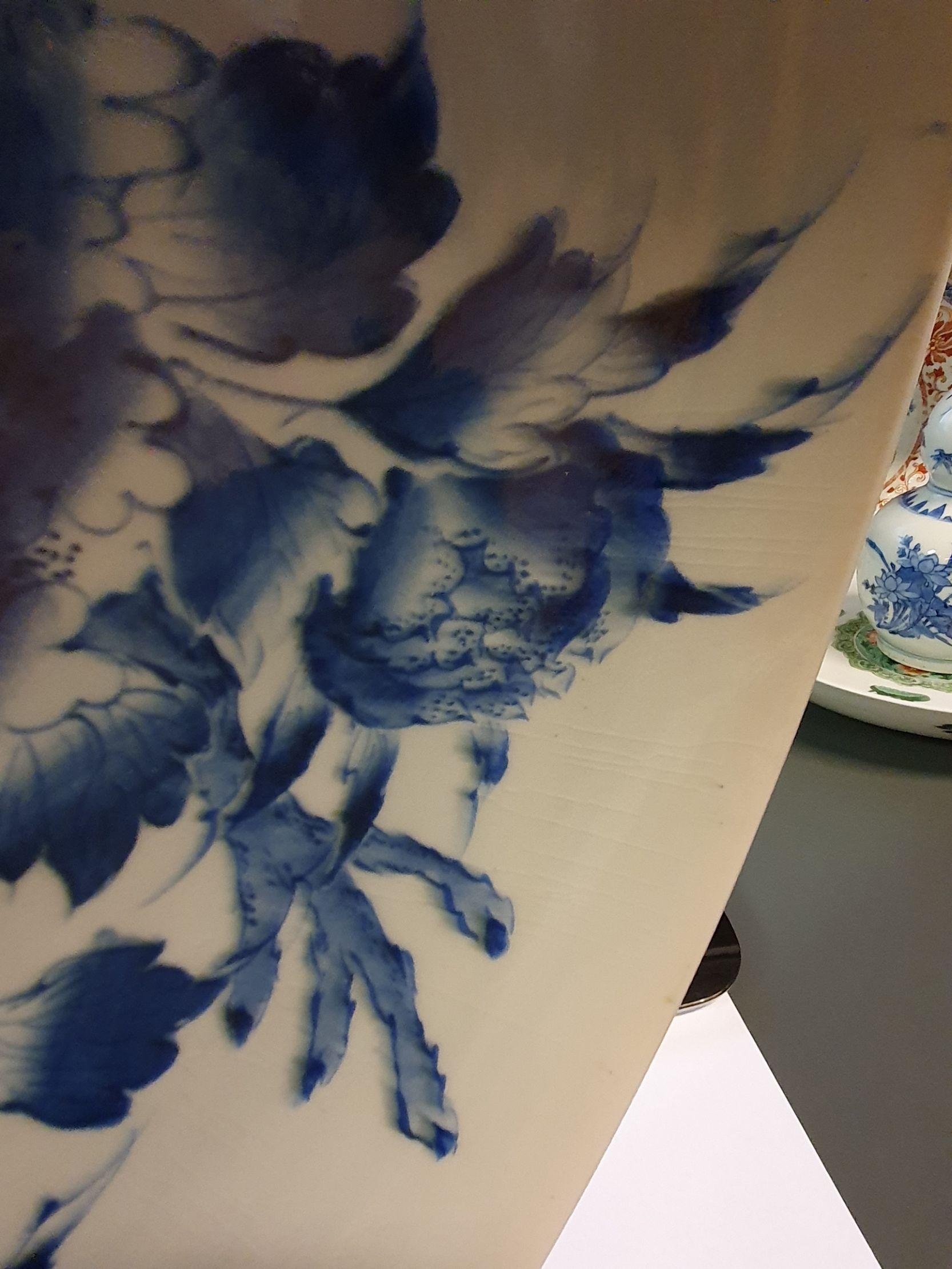 Large Antique 18/19th C Japanese Edo Porcelain Blue White Floral Charger For Sale 5