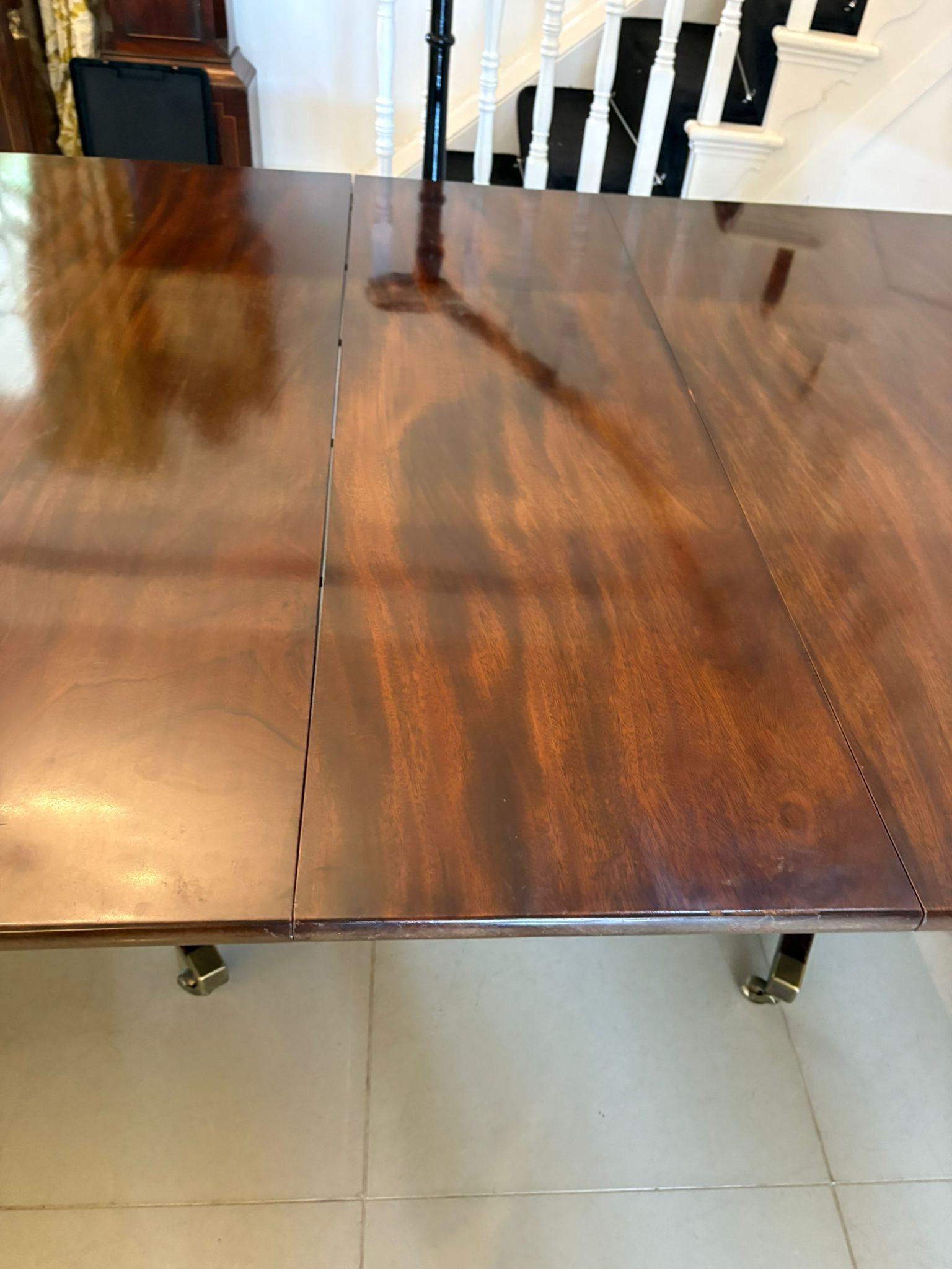 Large Antique 18 Seater Superb Quality Figured Mahogany 3 Pilar Dining Table For Sale 4