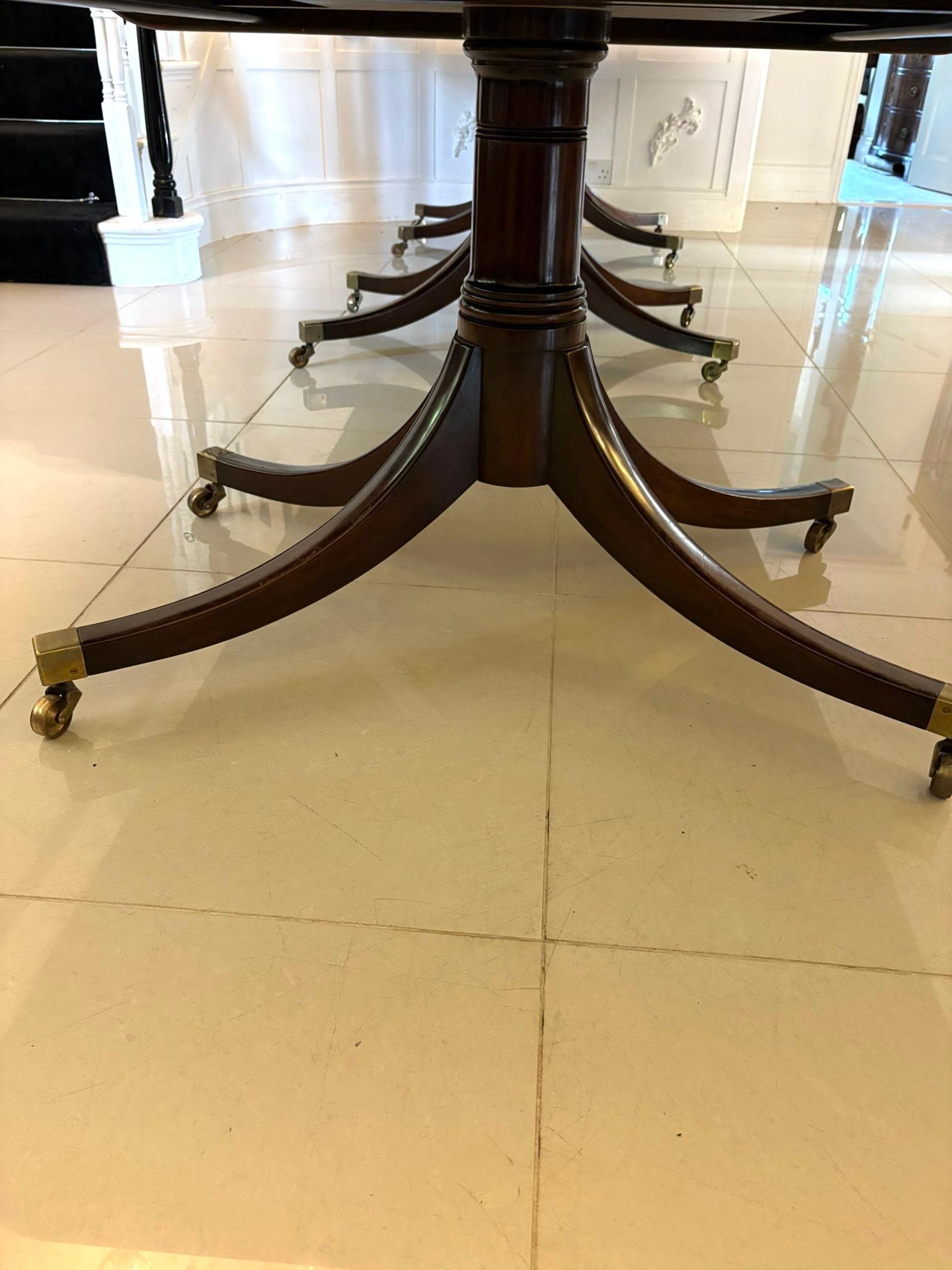 Large Antique 18 Seater Superb Quality Figured Mahogany 3 Pilar Dining Table For Sale 6