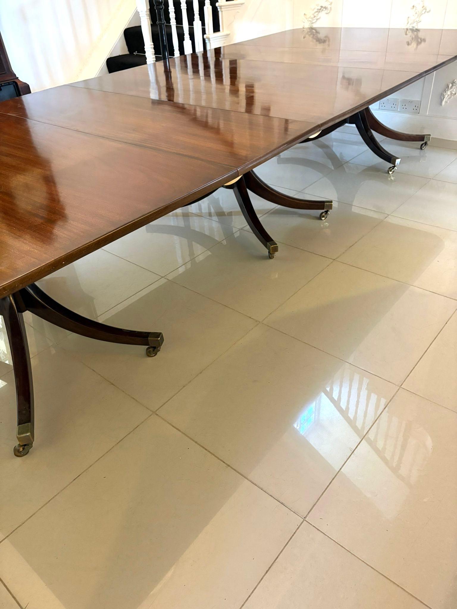 Large Antique 18 Seater Superb Quality Figured Mahogany 3 Pilar Dining Table For Sale 7