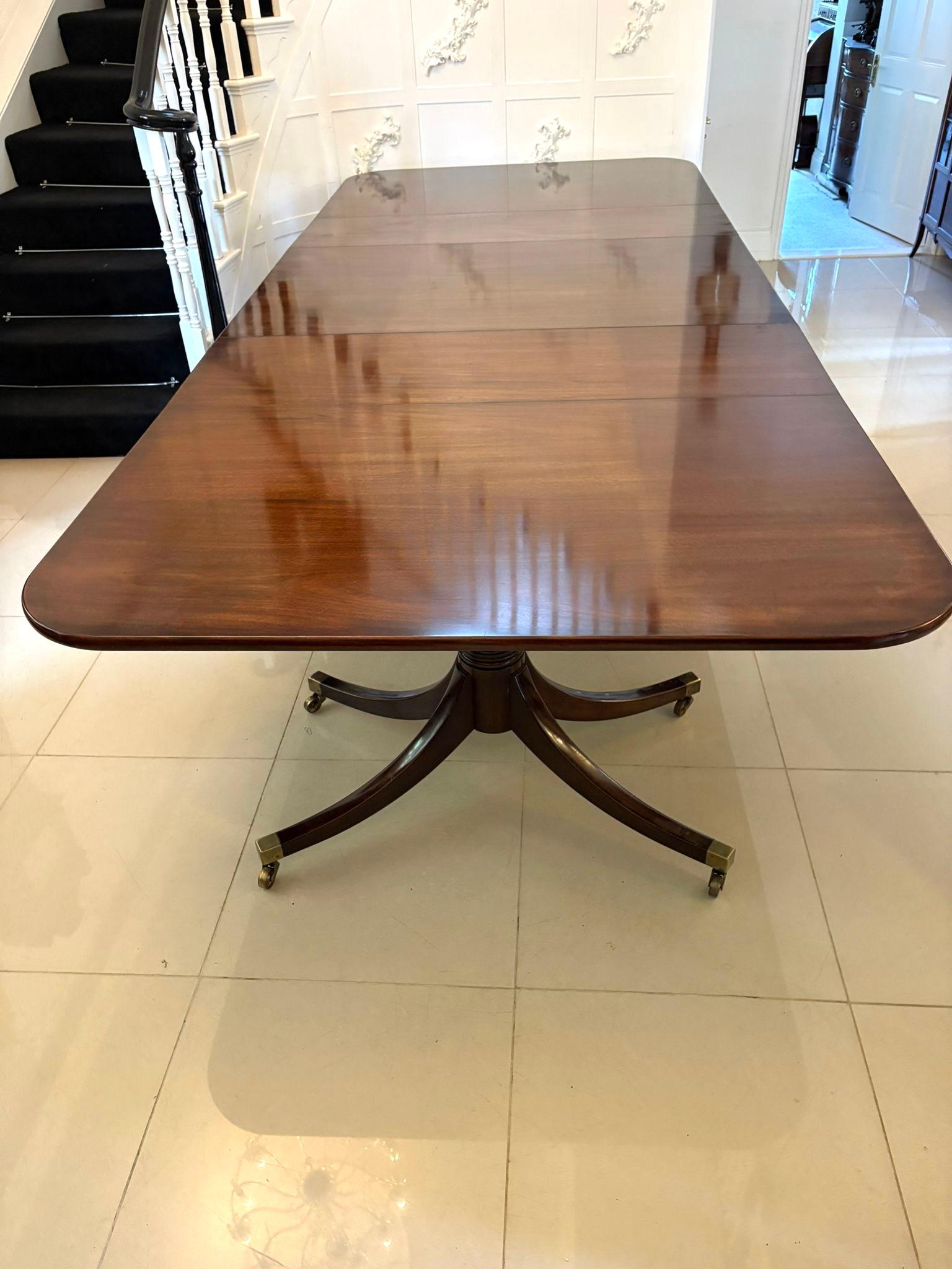 Large Antique 18 Seater Superb Quality Figured Mahogany 3 Pilar Dining Table For Sale 8