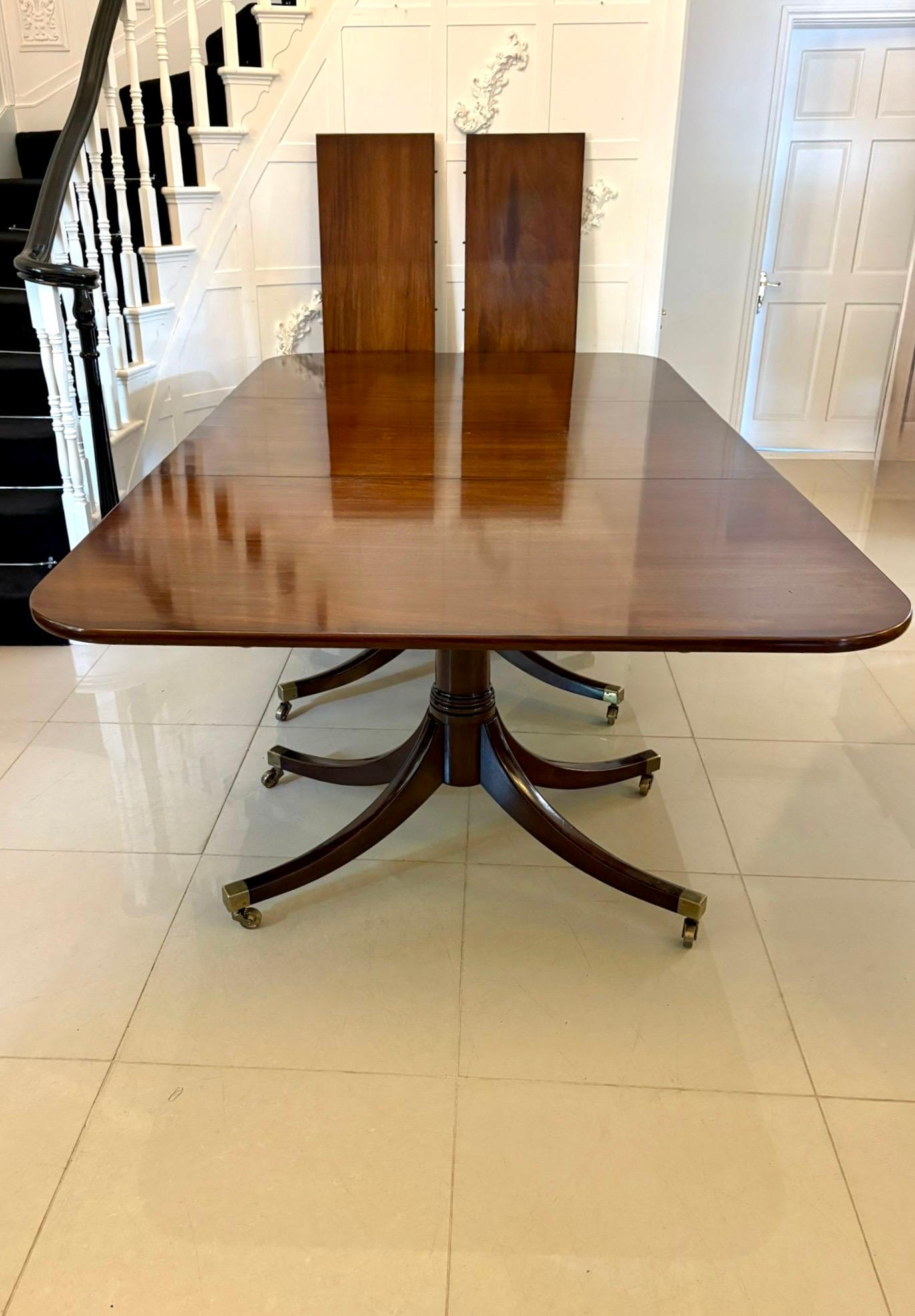 20th Century Large Antique 18 Seater Superb Quality Figured Mahogany 3 Pilar Dining Table For Sale