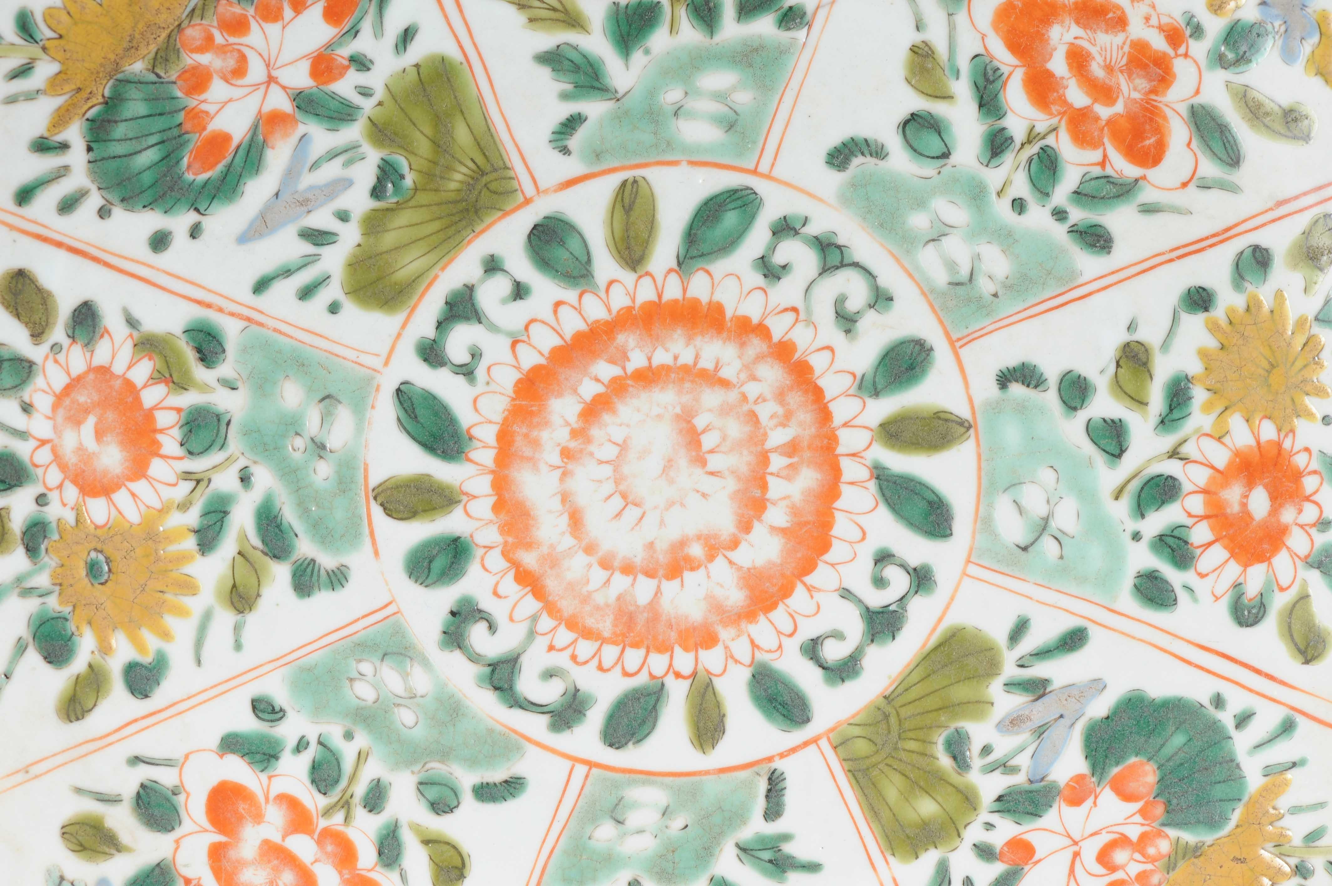 18th Century and Earlier Large Antique 18C Kangxi/Yongzheng Dish Chinese Porcelain Famille Verte For Sale