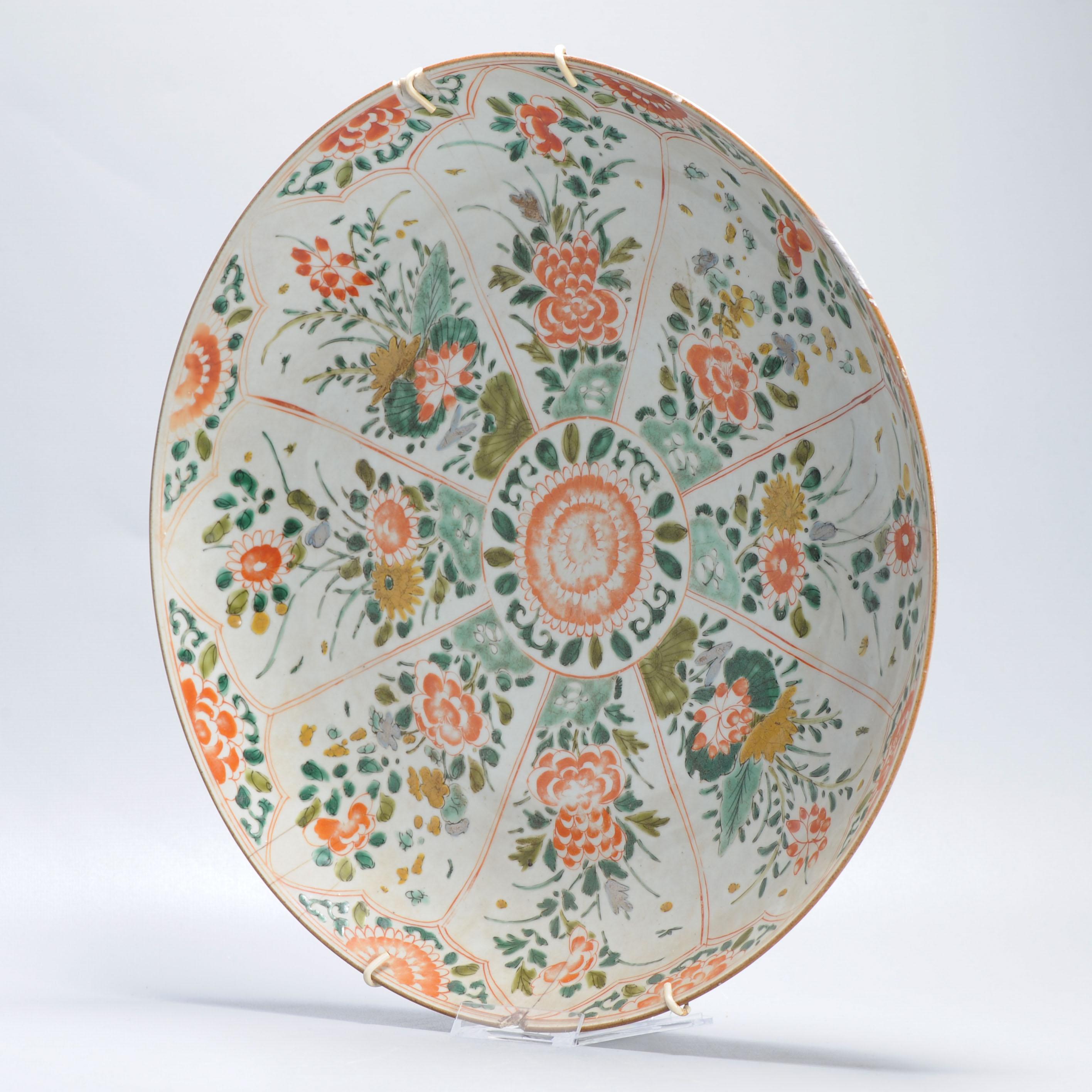 Large Antique 18C Kangxi/Yongzheng Dish Chinese Porcelain Famille Verte For Sale 2