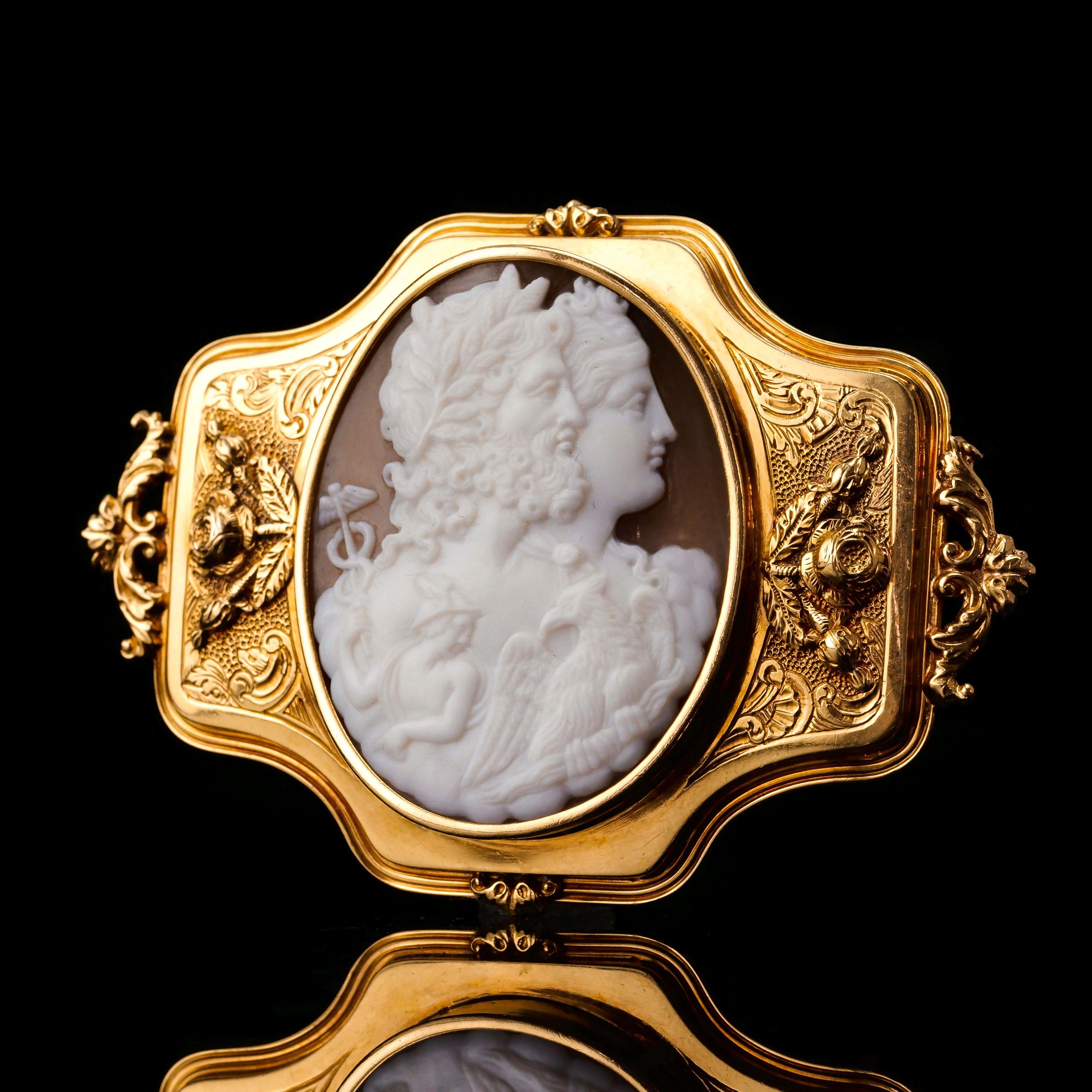 Antique Cameo Brooch 18K Gold - c.1860 4