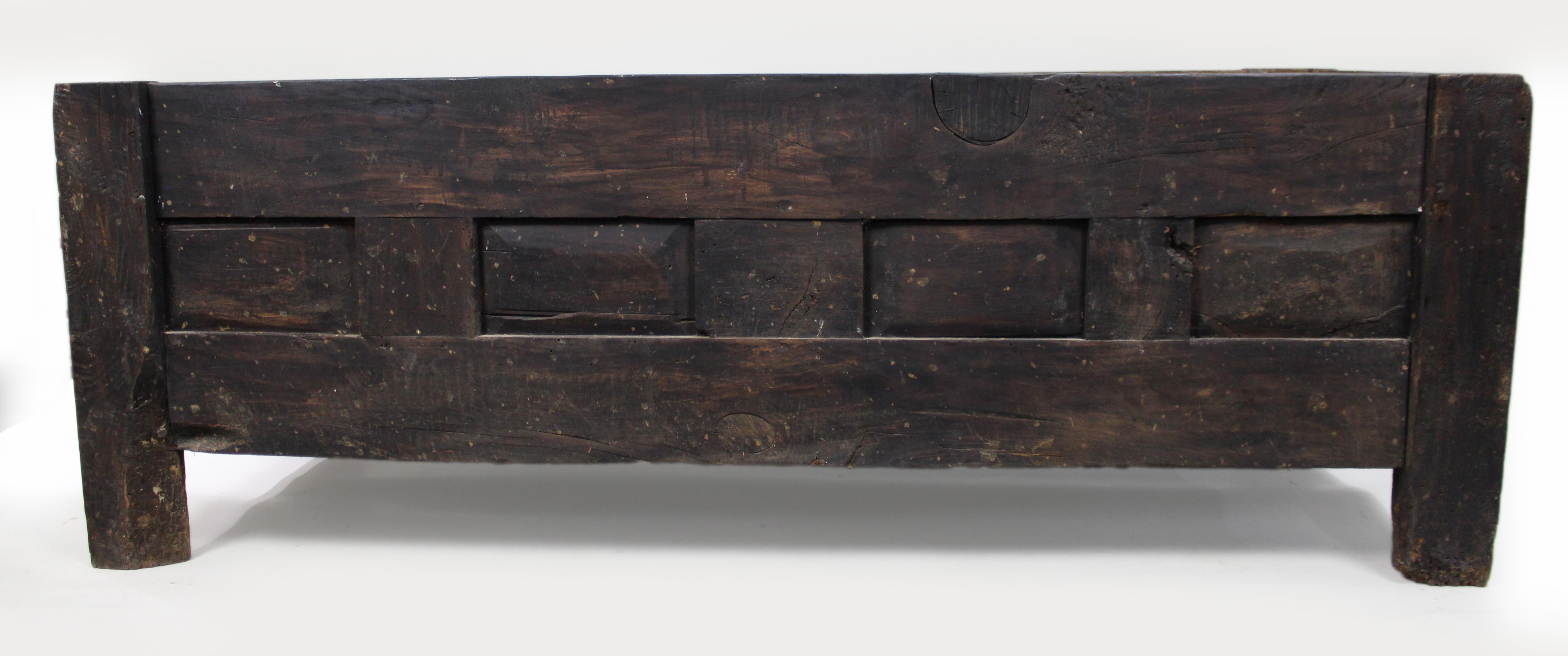 Große Antique French Oak Coffer aus dem 18. im Angebot 10