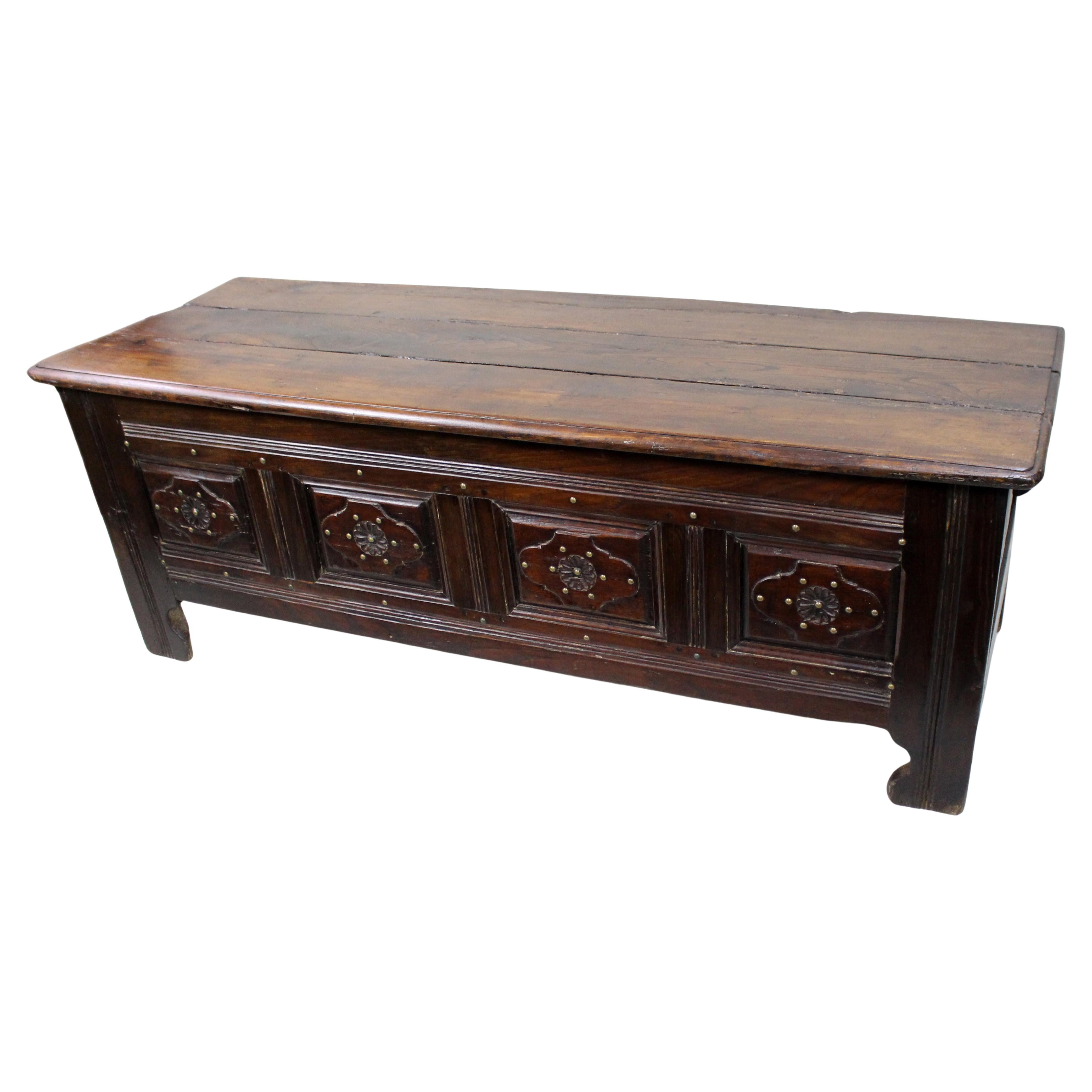 Große Antique French Oak Coffer aus dem 18.