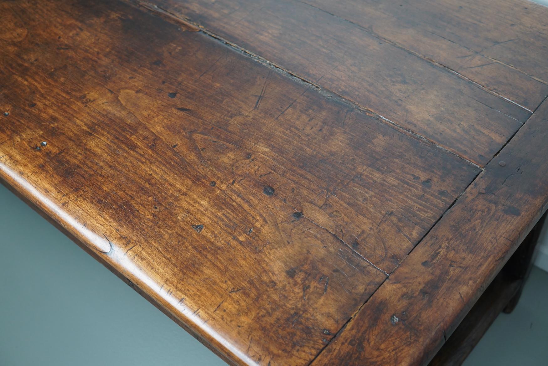 Grande table de salle à manger rustique ancienne du 18ème siècle en noyer et Oak Oak en vente 12