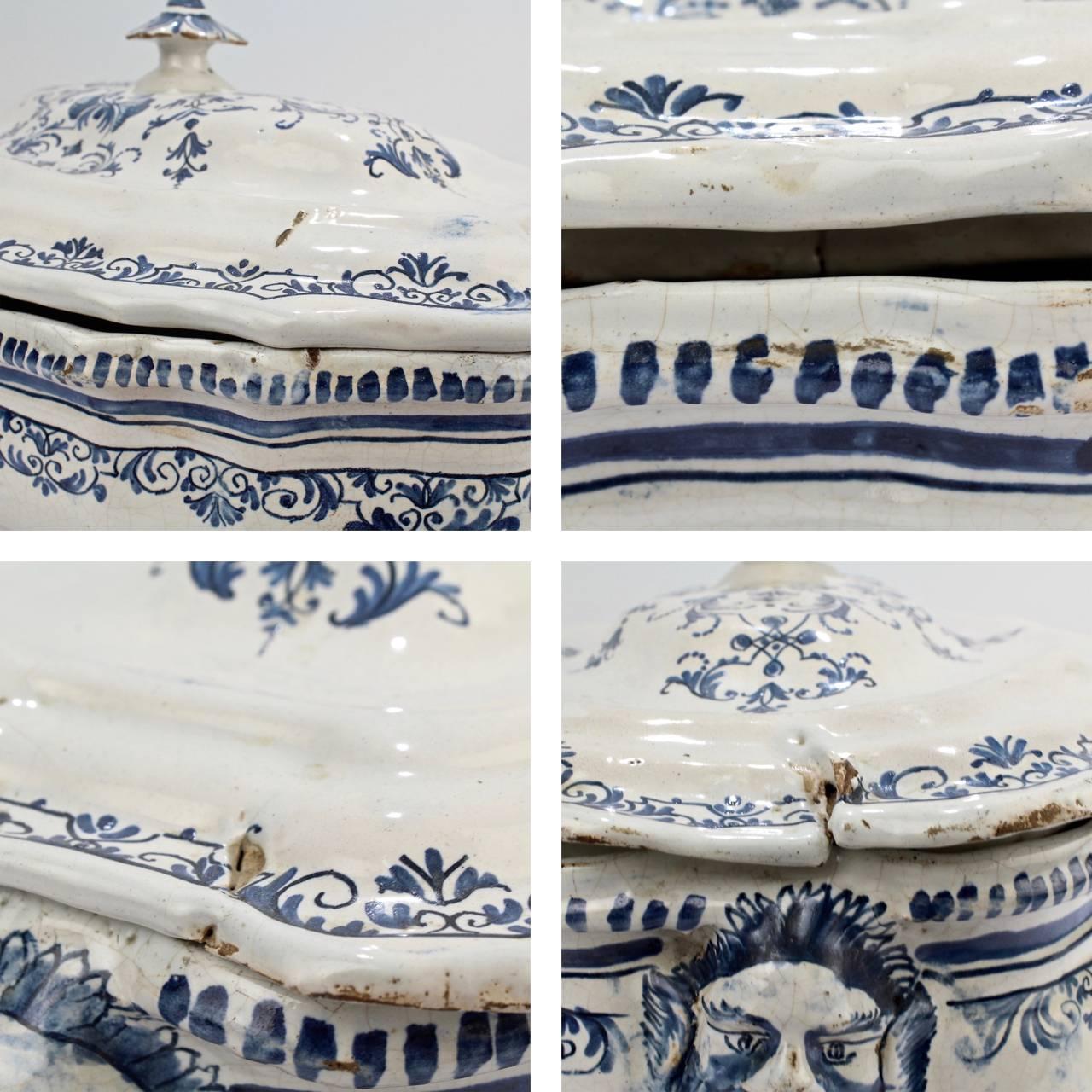 Sopera Grande Antigua de Loza Francesa Estilo Moustiers del Siglo XVIII en venta 2