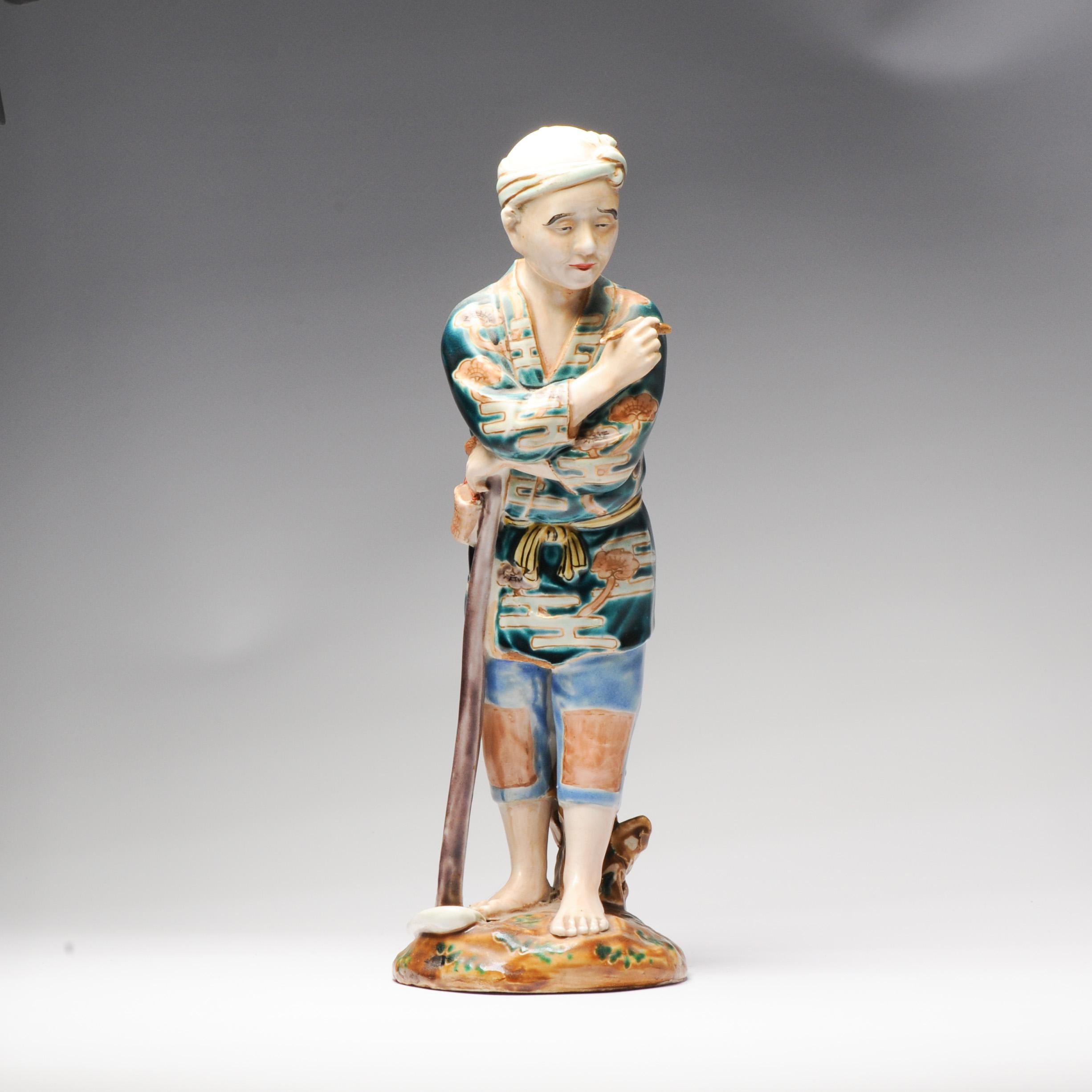 Large Antique 19th-20th C Meiji Japanese Kutani Statue of a Man, Figure In Fair Condition For Sale In Amsterdam, Noord Holland