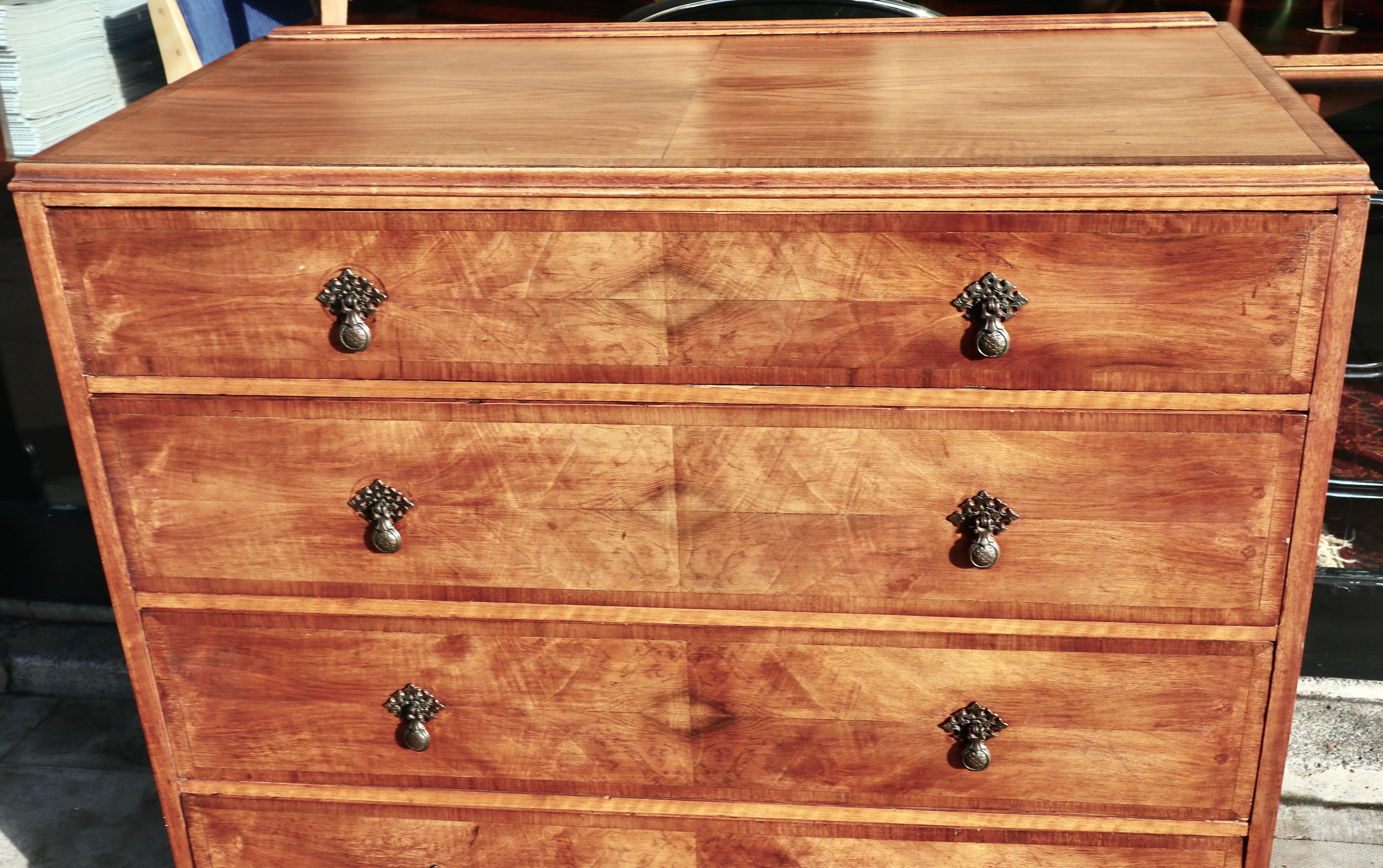 Large antique 1920s burr Walnut Chest Of four Drawers For Sale 5
