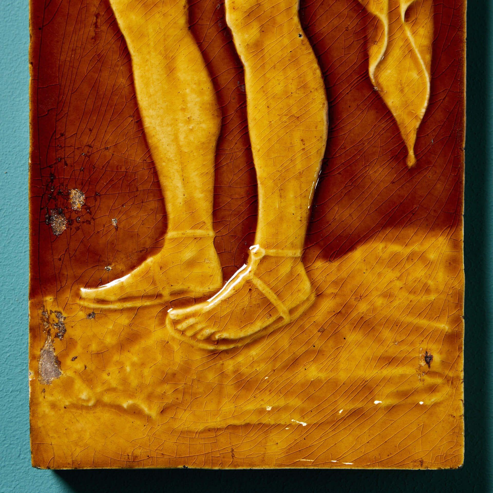 Grande piastrella antica di Burmantofts del XIX secolo In condizioni discrete in vendita a Wormelow, Herefordshire