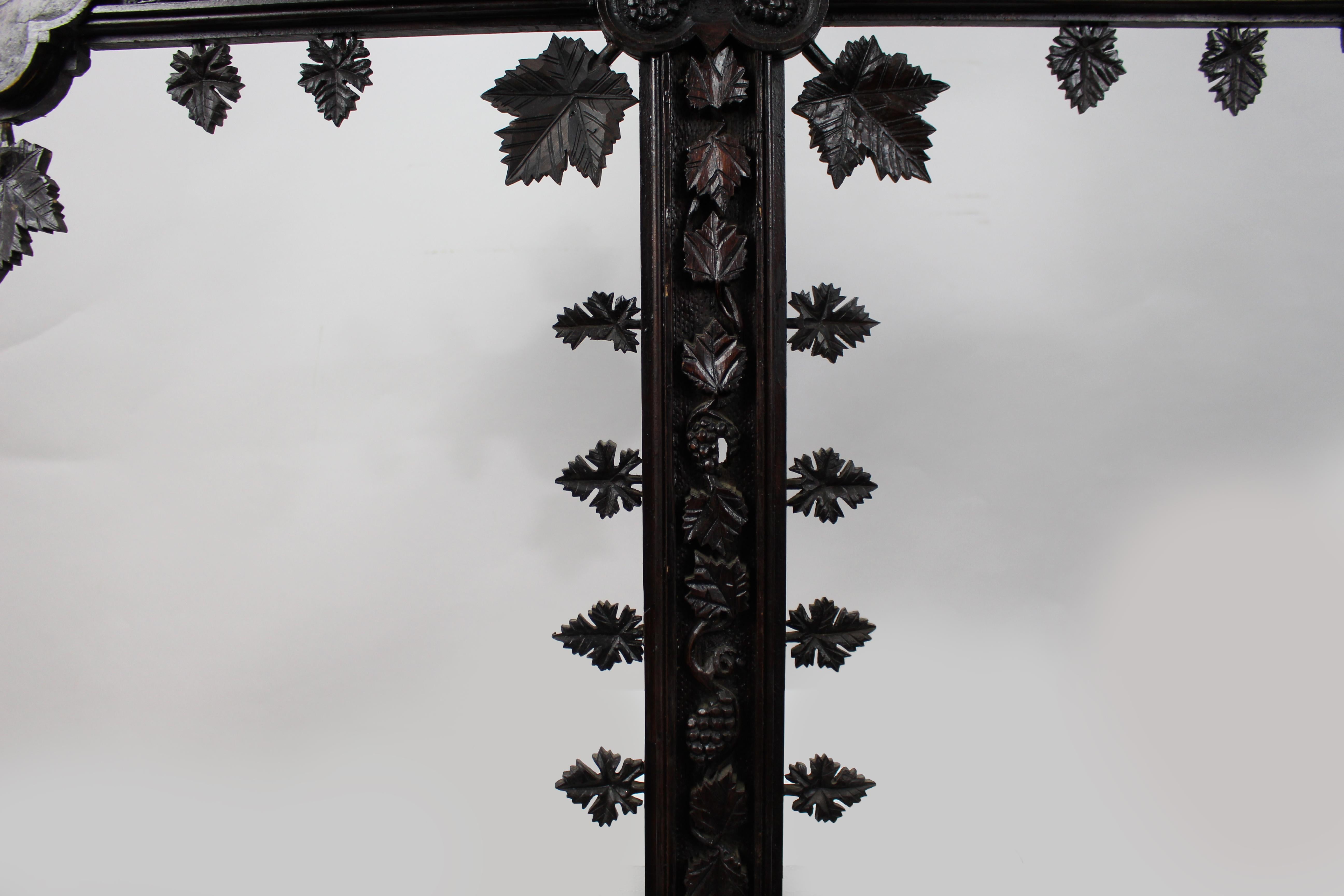 Chêne Grande croix ancienne du 19e siècle sculptée Black Forest en vente