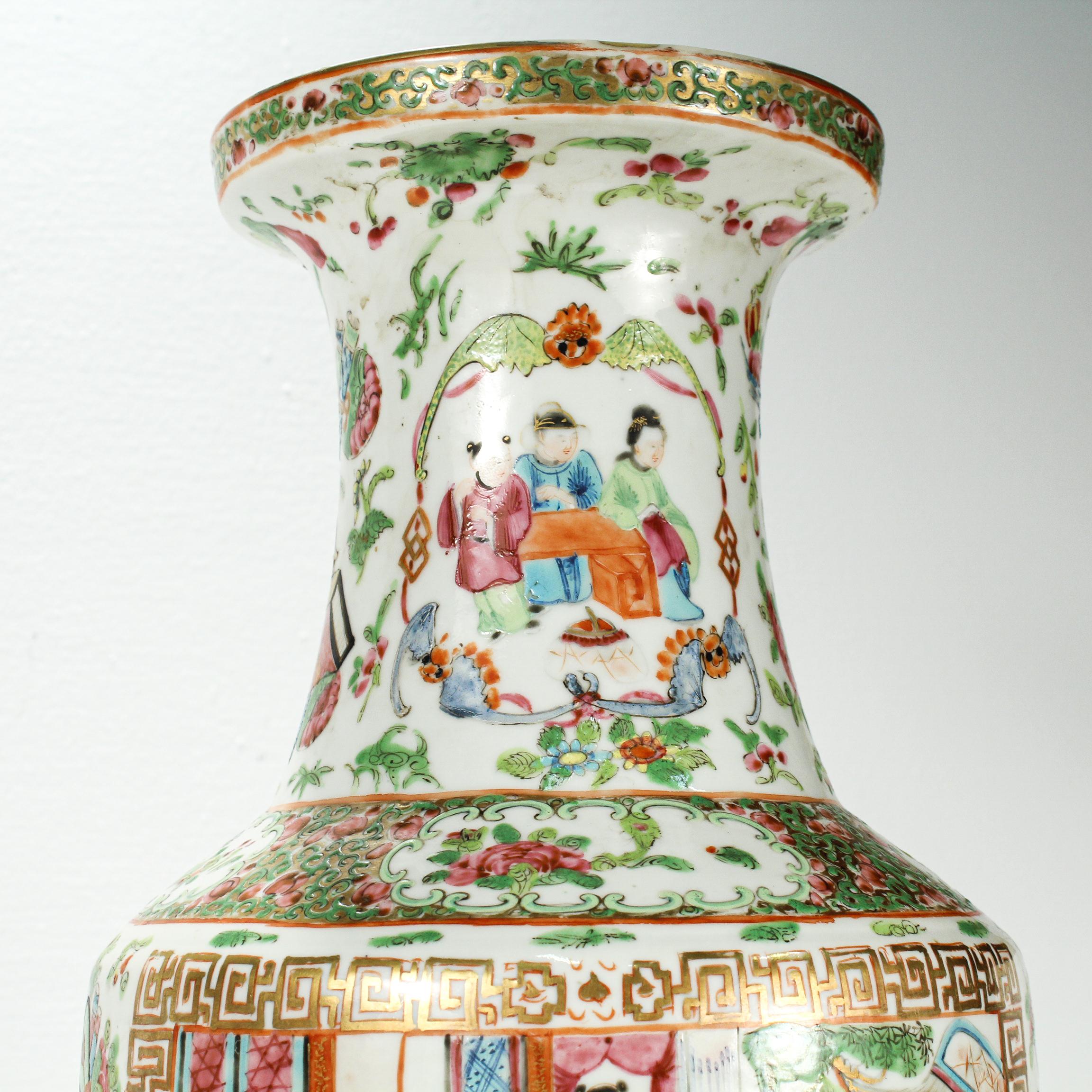Grand vase chinois ancien en porcelaine mandarine rose du 19ème siècle Bon état - En vente à Philadelphia, PA
