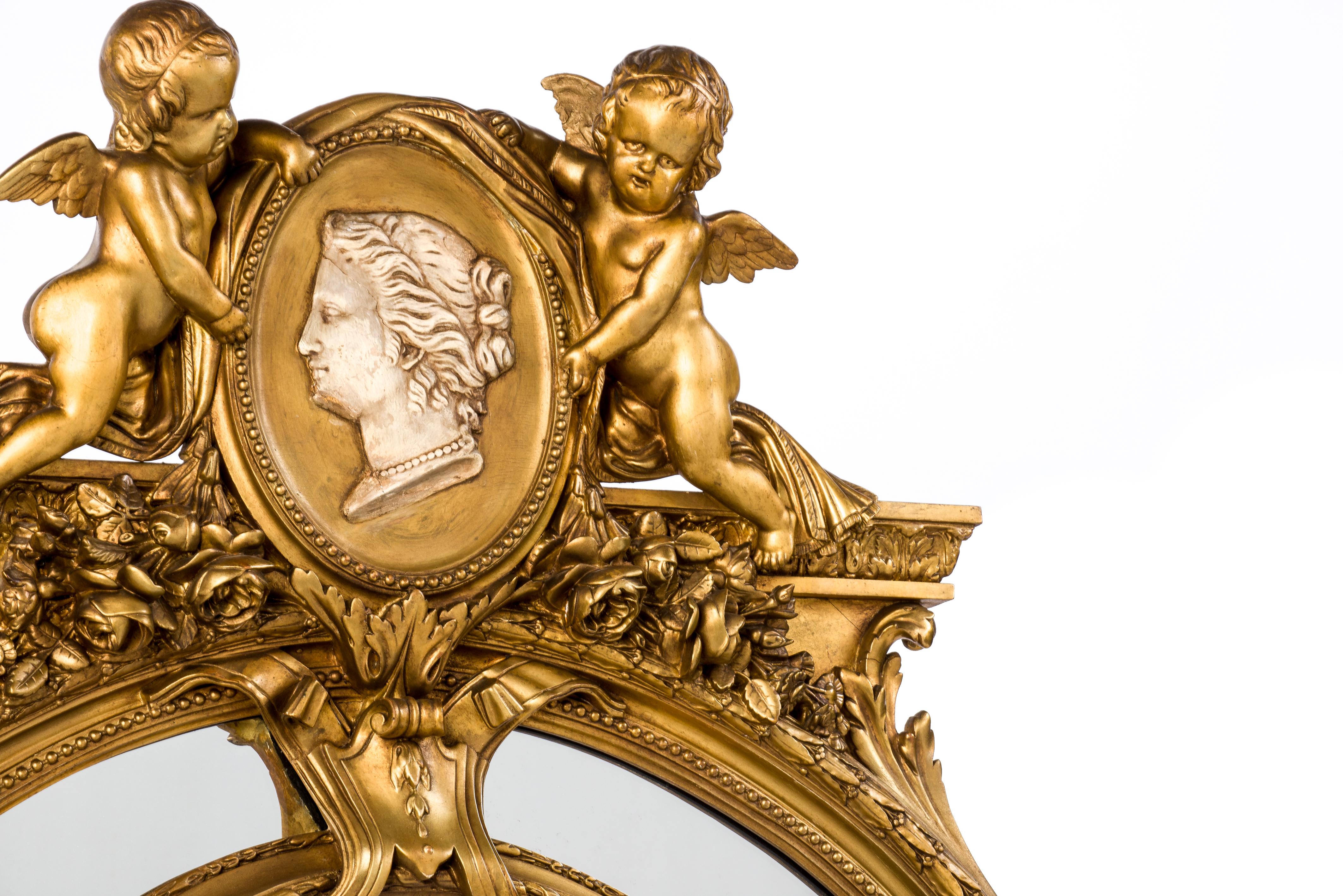 Grand miroir français ancien du 19ème siècle à parcloses Louis Seize doré à la feuille d'or Bon état à Casteren, NL