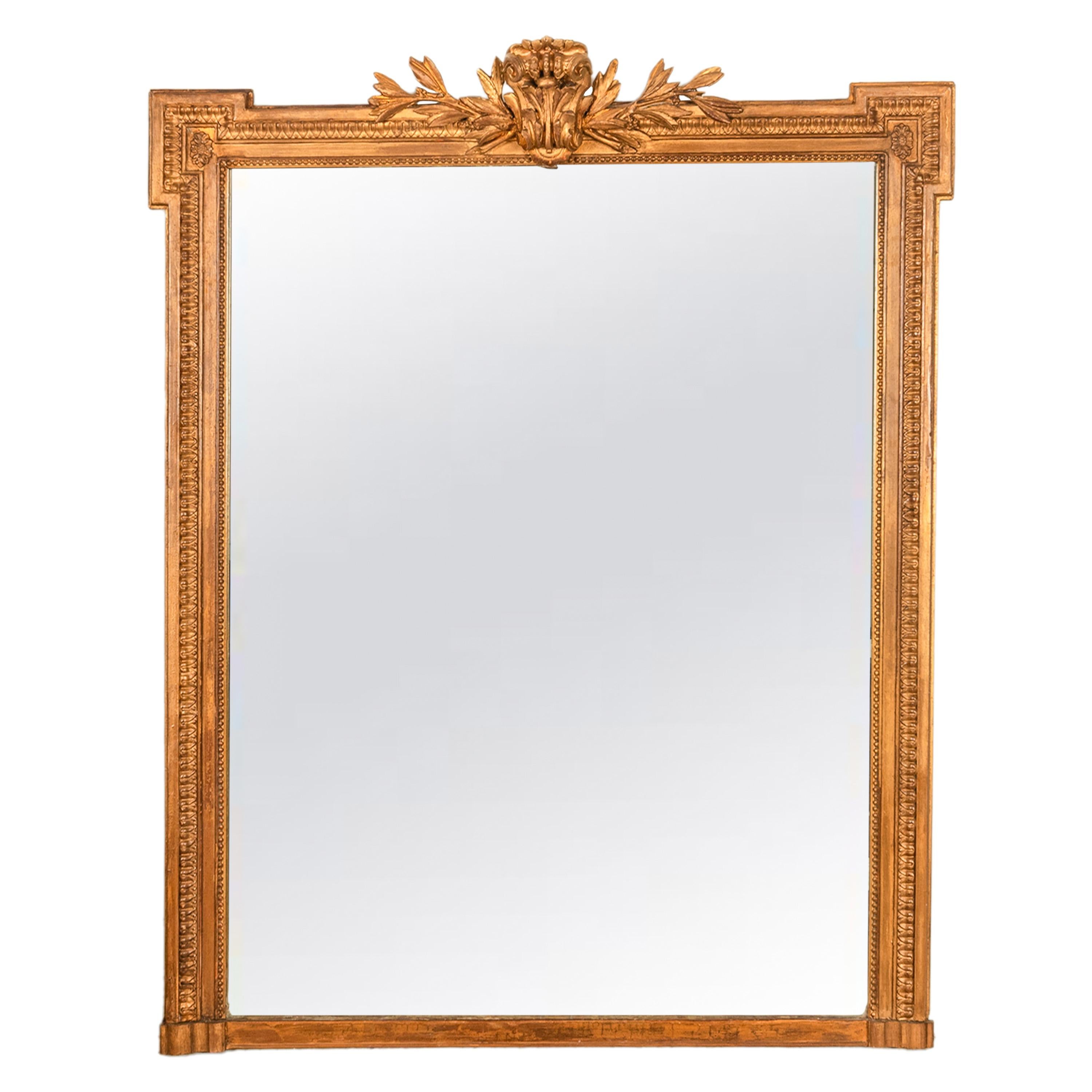 Doré Grand miroir mural ancien du 19ème siècle en bois doré de style Louis XVI, 1850. en vente