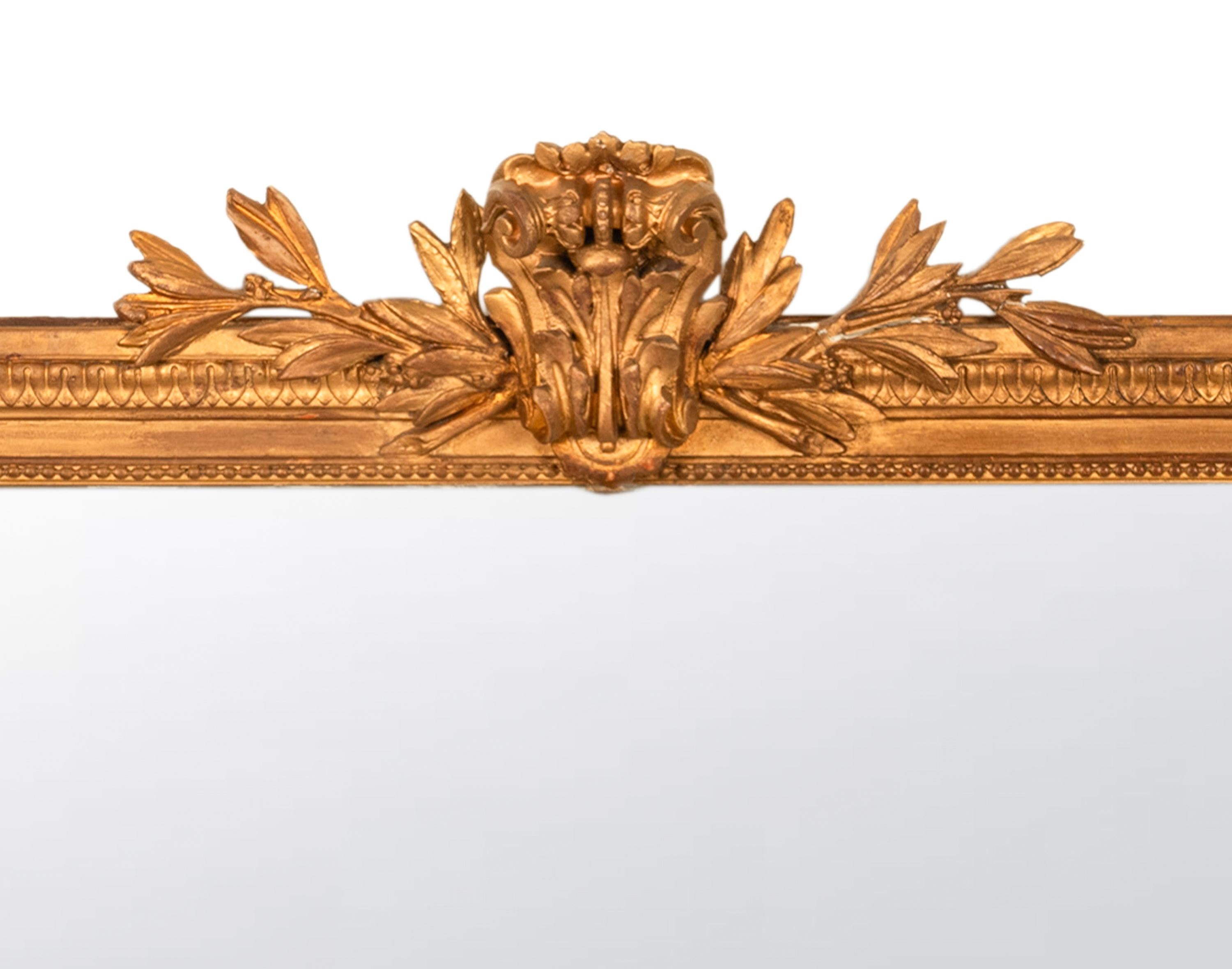 Grand miroir mural ancien du 19ème siècle en bois doré de style Louis XVI, 1850. en vente 1