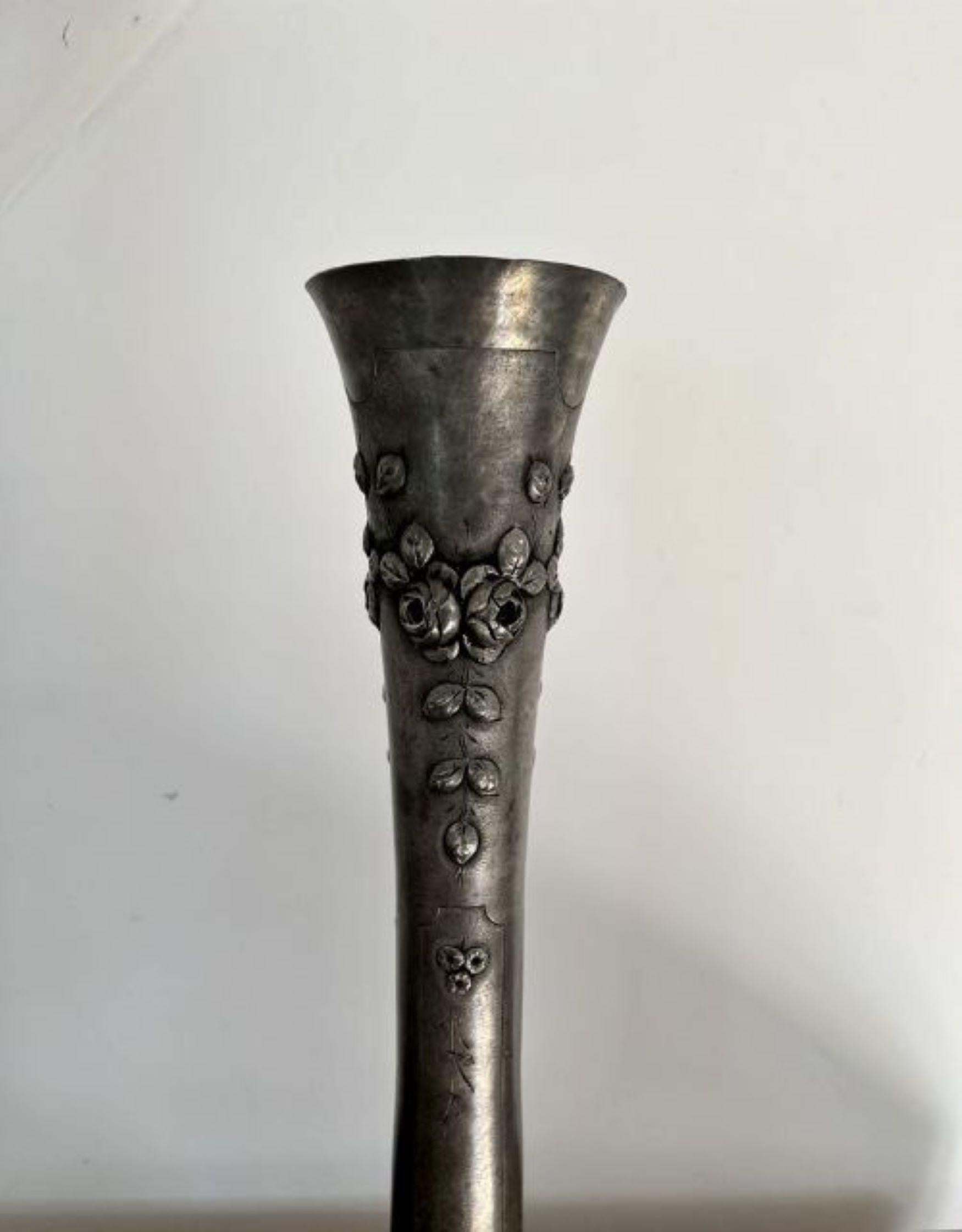 Large antique 19th century French quality pewter vase  In Good Condition For Sale In Ipswich, GB