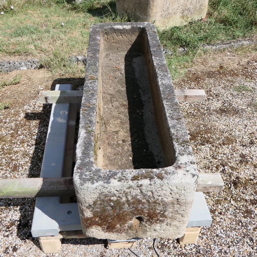 XIXe siècle Grande auge ou jardinière ancienne en granit du 19e siècle, sculptée à la main en vente