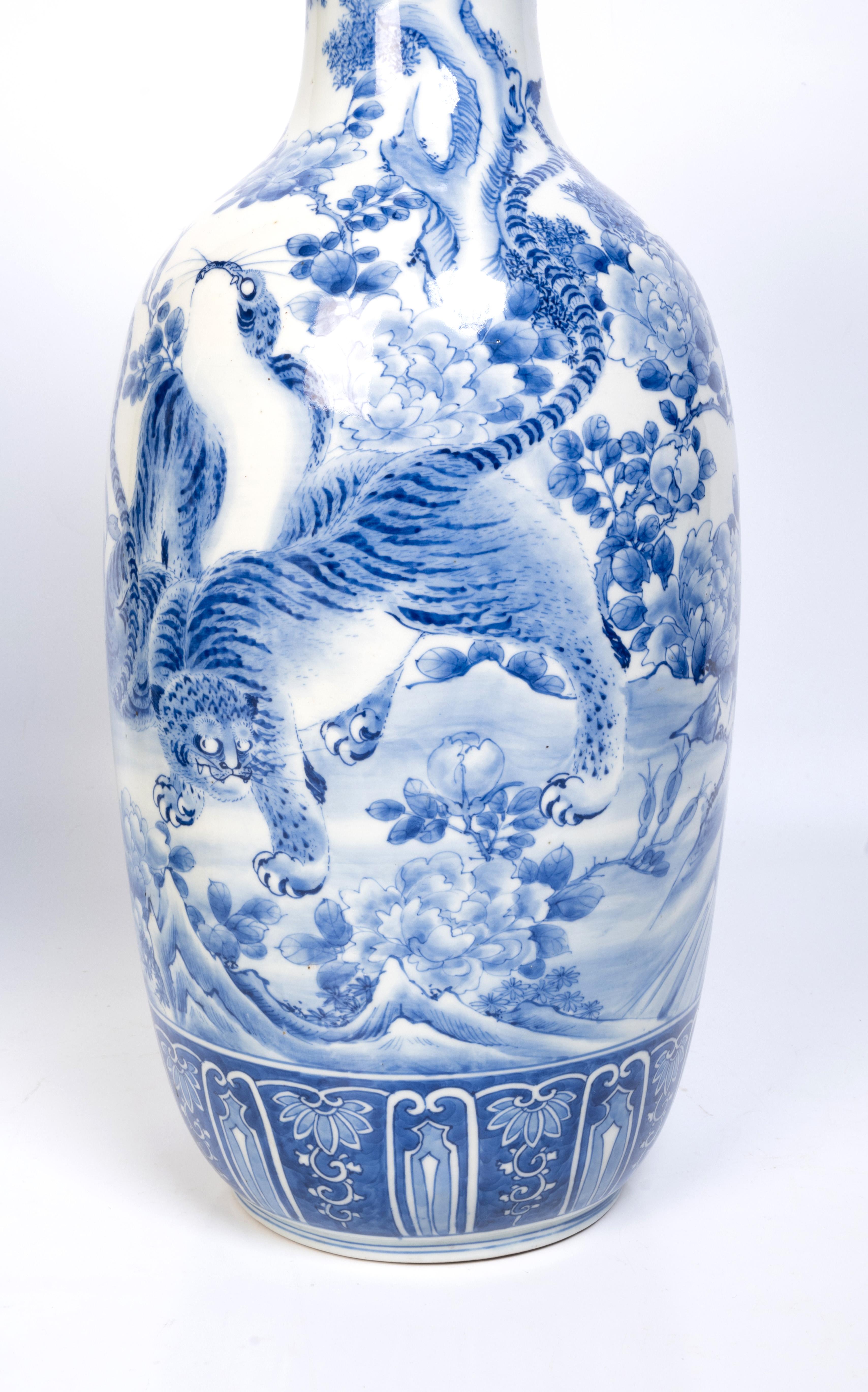 Large Antique 19th Century Japanese Blue and White Scalloped Porcelain Vase For Sale 5