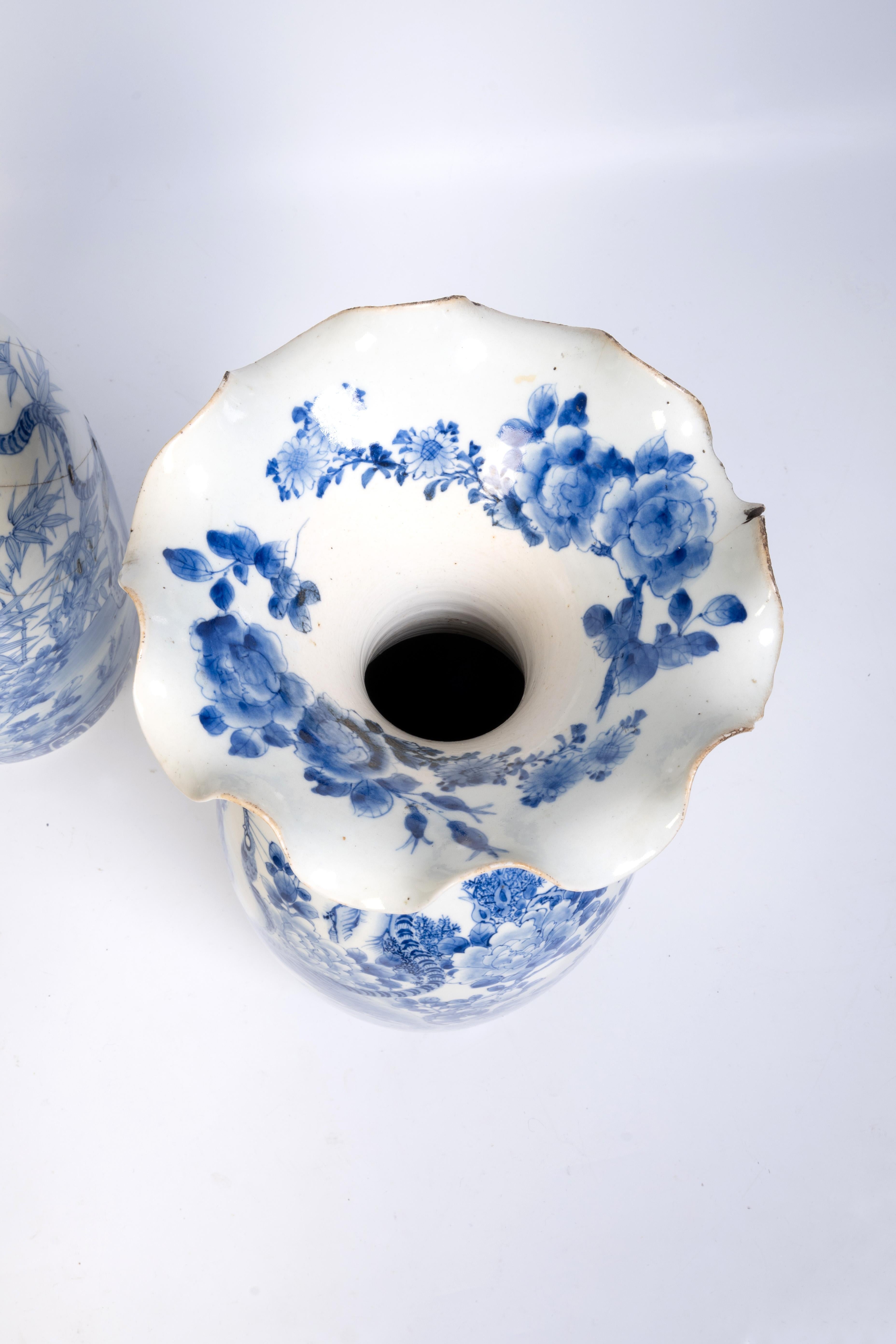 Large Antique 19th Century Japanese Blue and White Scalloped Porcelain Vase For Sale 8