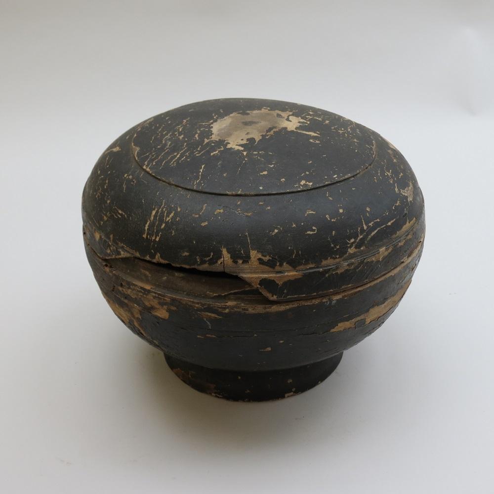 Hand-Crafted Large Antique 19th Century Japanese Lacquered Lidded Circular Box 1800s