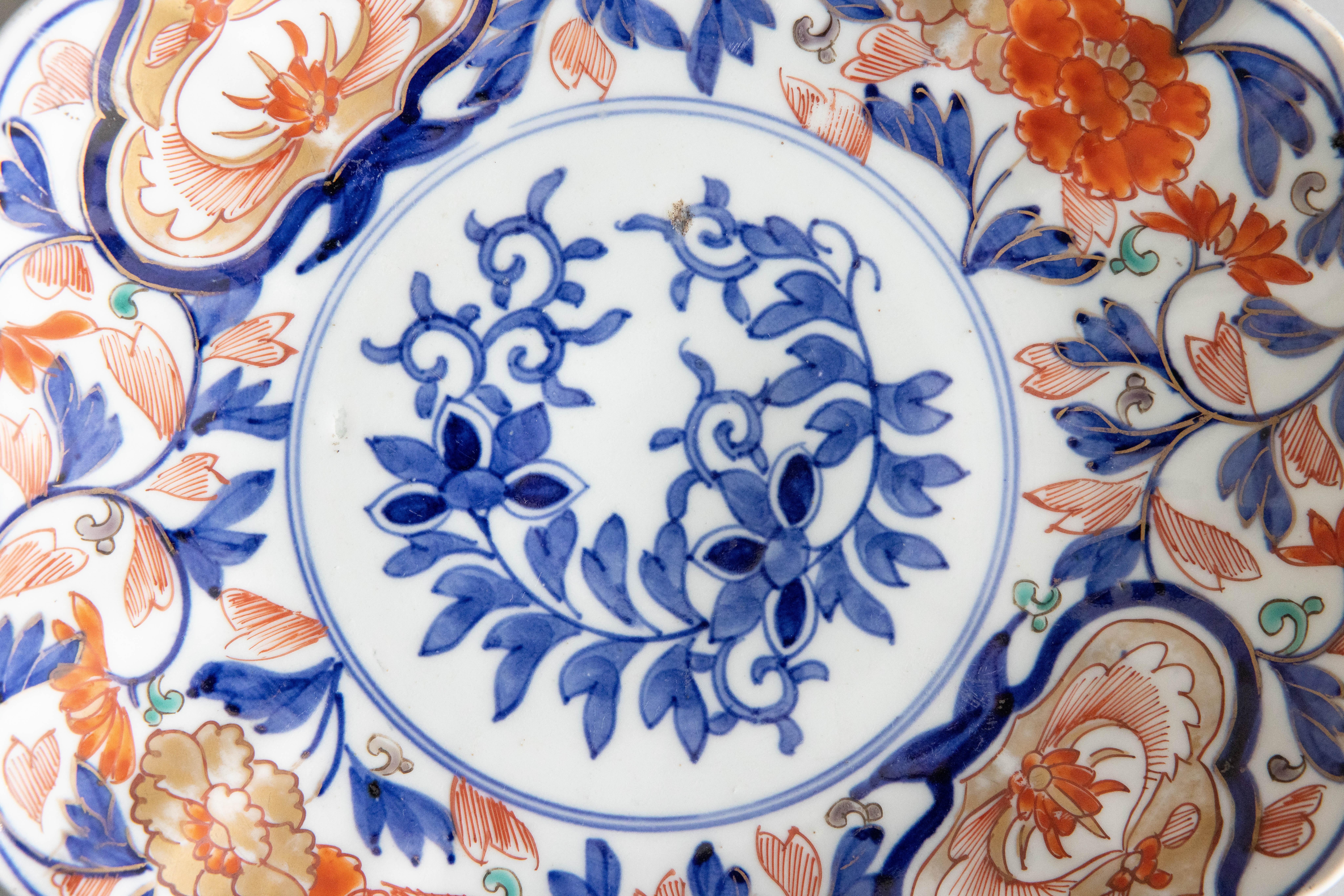 Japonais Grande assiette japonaise festonnée Imari ancienne du 19e siècle en vente