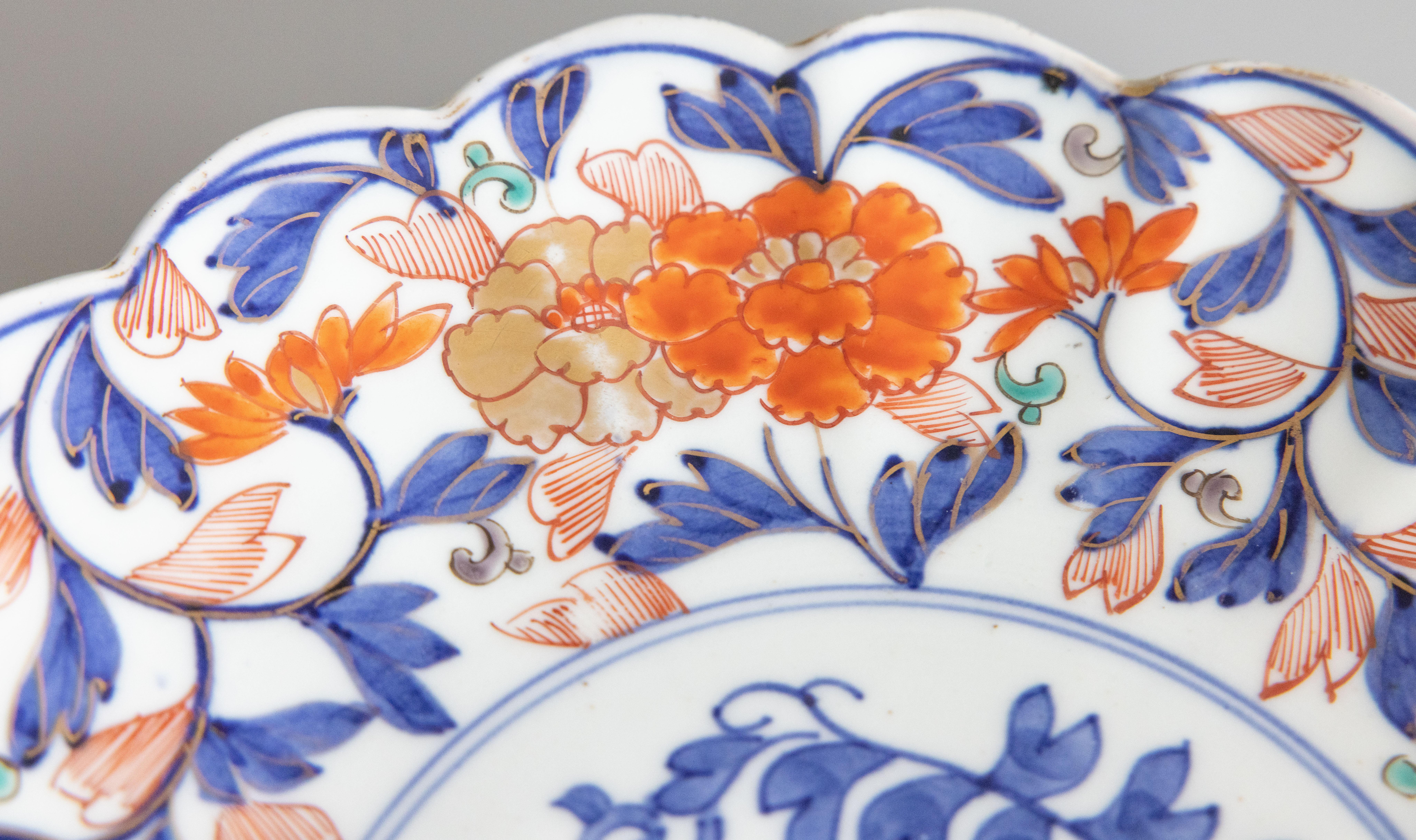 Grande assiette japonaise festonnée Imari ancienne du 19e siècle Bon état - En vente à Pearland, TX
