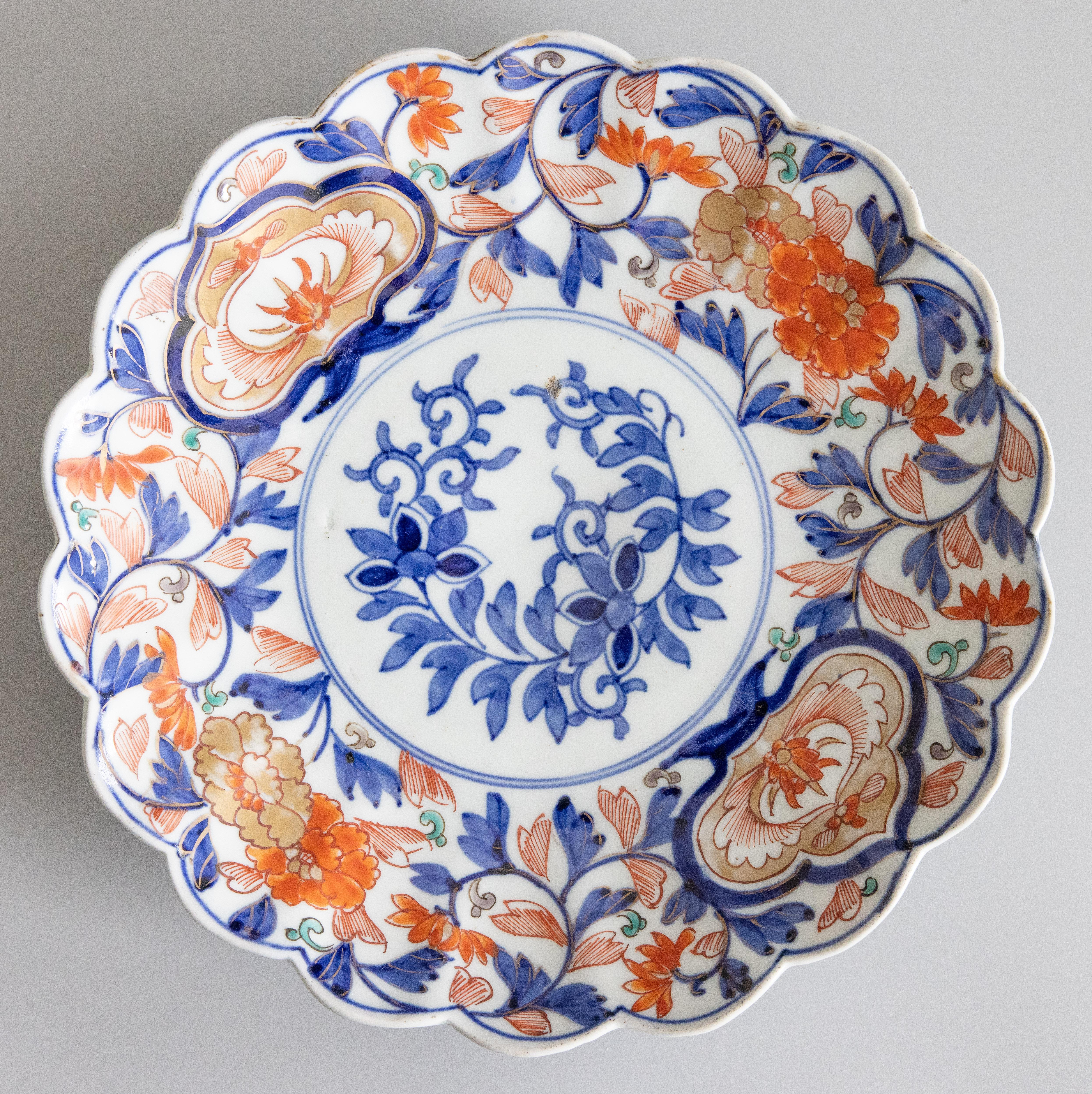Grande assiette japonaise festonnée Imari ancienne du 19e siècle en vente 1