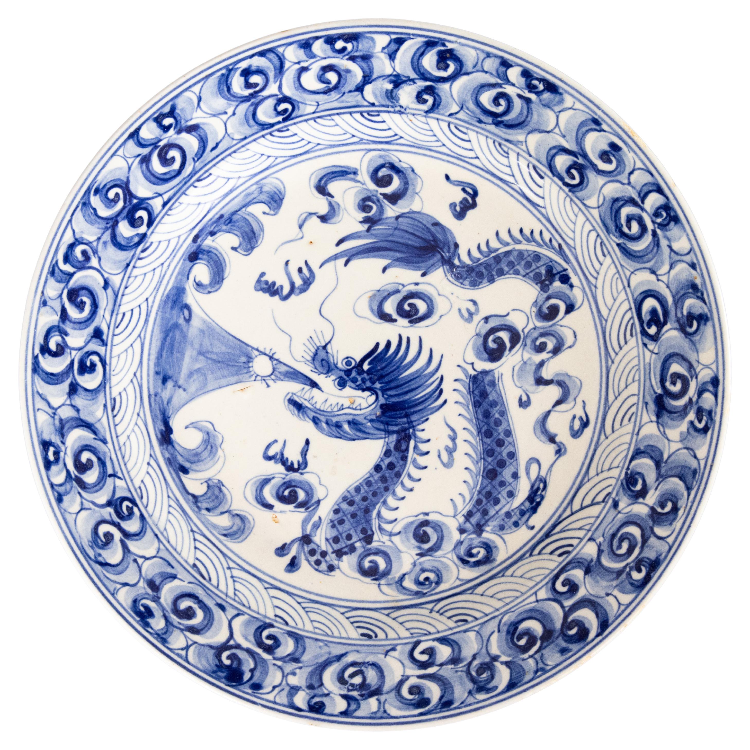 Large Antique 19th Century Qing Dynasty Chinese Blue & White Dragon Plate For Sale