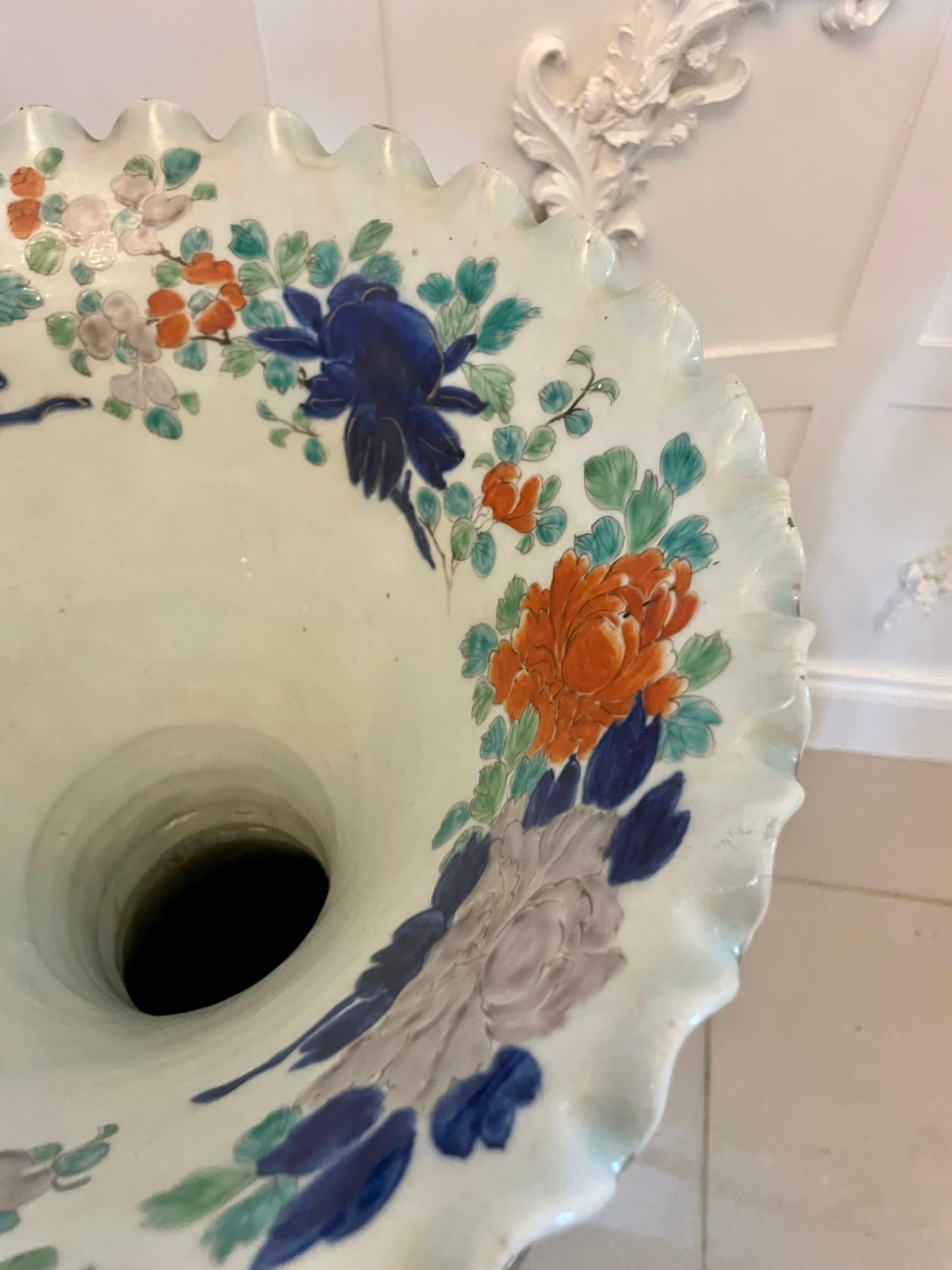 Grande vaso antico da terra Imari giapponese di qualità del XIX secolo in vendita 9
