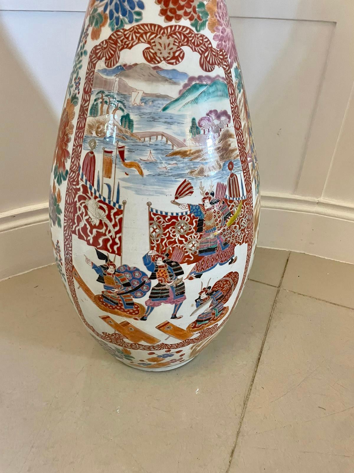 Grande vaso antico da terra Imari giapponese di qualità del XIX secolo in vendita 10
