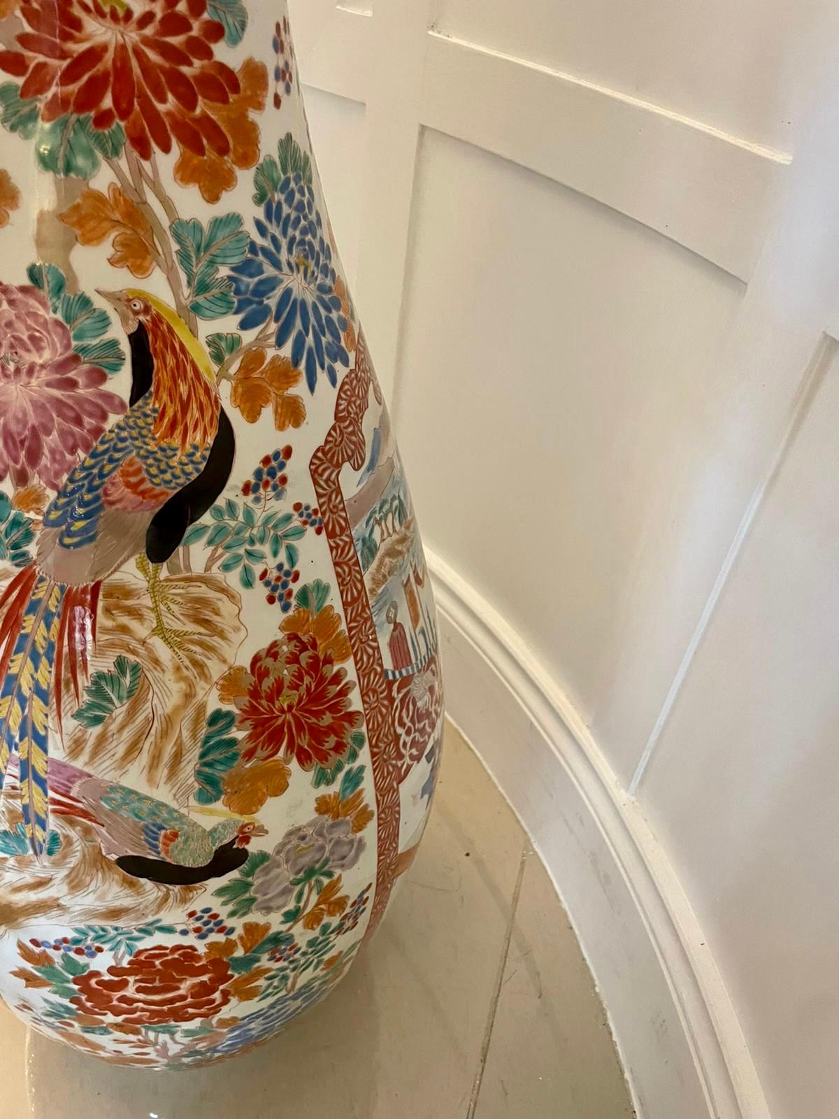 Grande vaso antico da terra Imari giapponese di qualità del XIX secolo In condizioni buone in vendita a Suffolk, GB