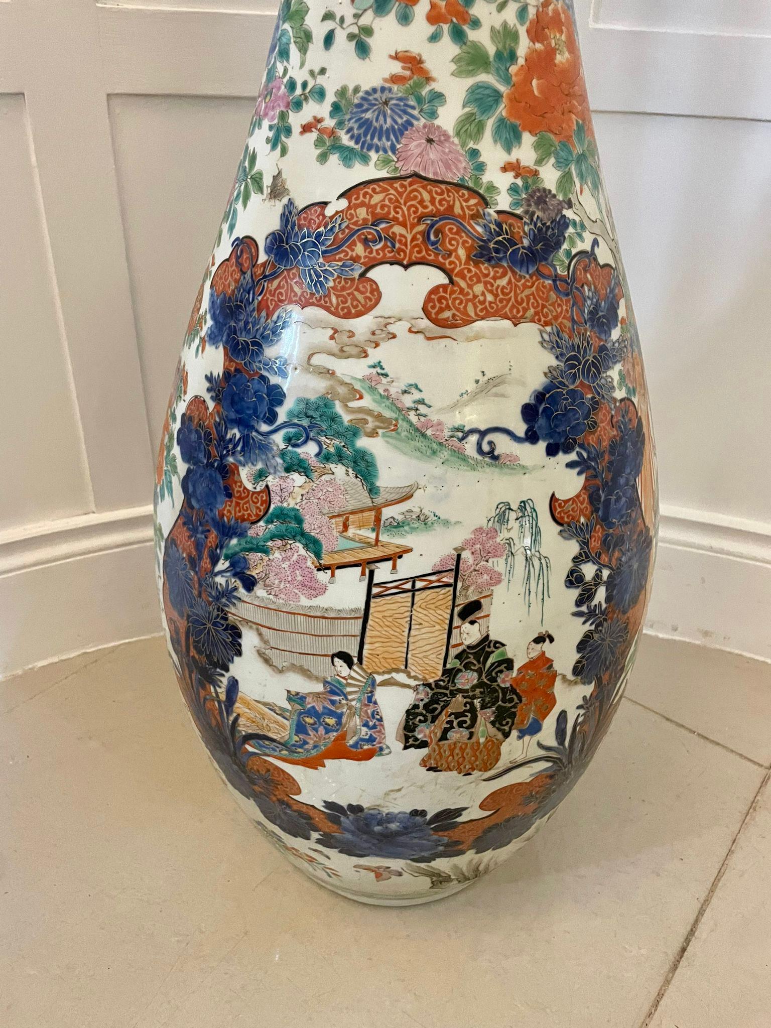 Grande vaso antico da terra Imari giapponese di qualità del XIX secolo in vendita 3